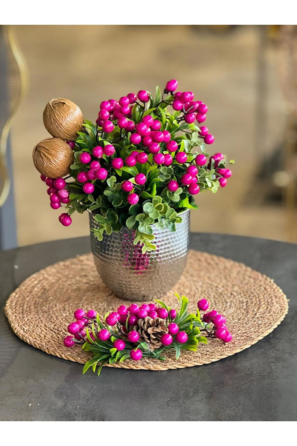 Yapay Pembe Kokinalı Dövmeli Vazo Gümüş + Hasır Supla