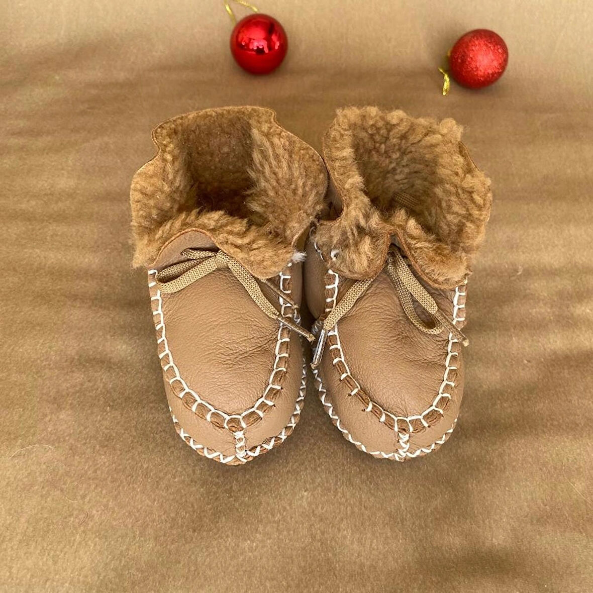 Unisex Bebek %100 Hakiki Deri El Yapımı Bebek Patiği | Yumuşak, Sıcak ve Rahat Ayakkabı Parlak Kahverengi