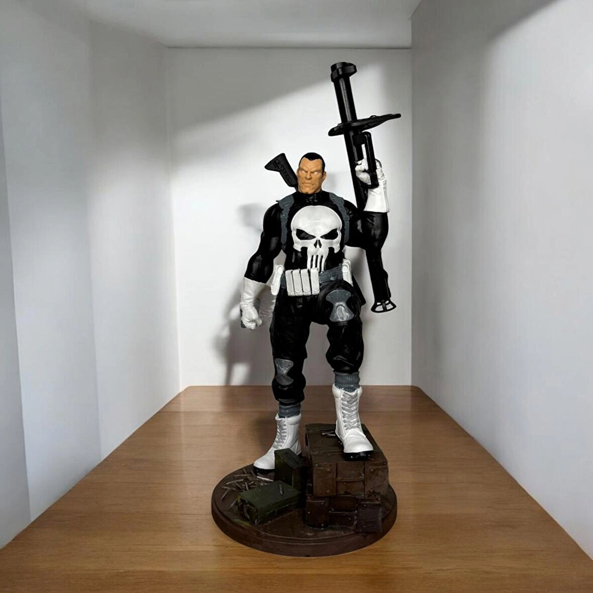  SLA Baskı Kalitesiyle 24 CM Punisher Figürü MARVEL Frank Castle