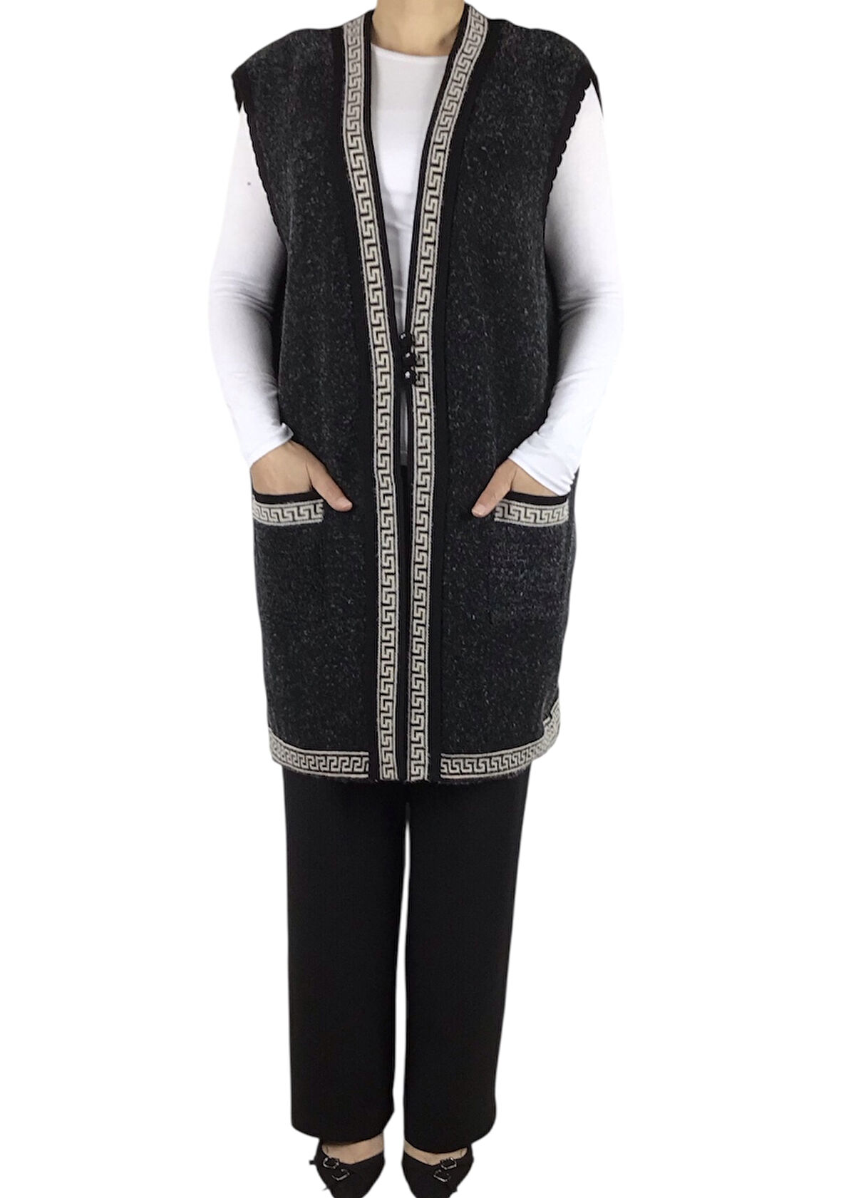 KADIN ÖNÜ ÜÇ DÜĞMELİ DESENLİ CEPLİ KALIN BÜYÜK BEDEN YELEK