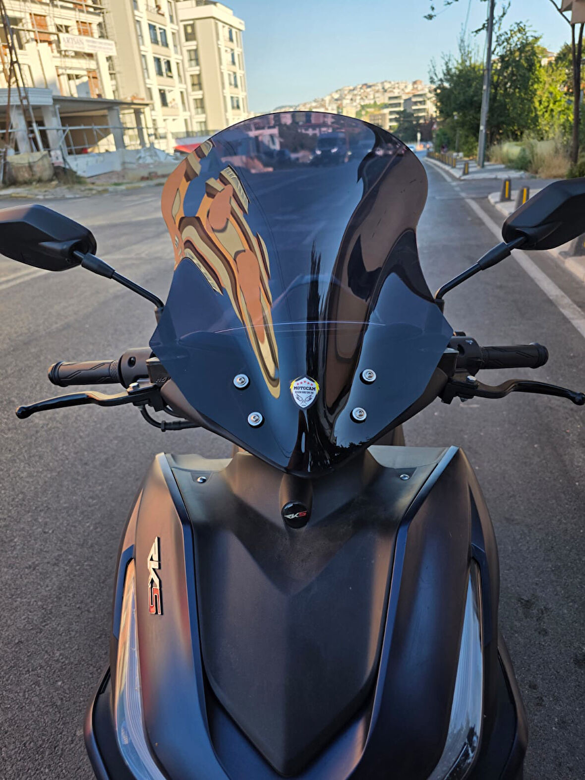 MOTOCAM RKS Arome 125 Siperlik Ön Cam 2022-2025 Model 43cm Siyah Renkli SPORTİF