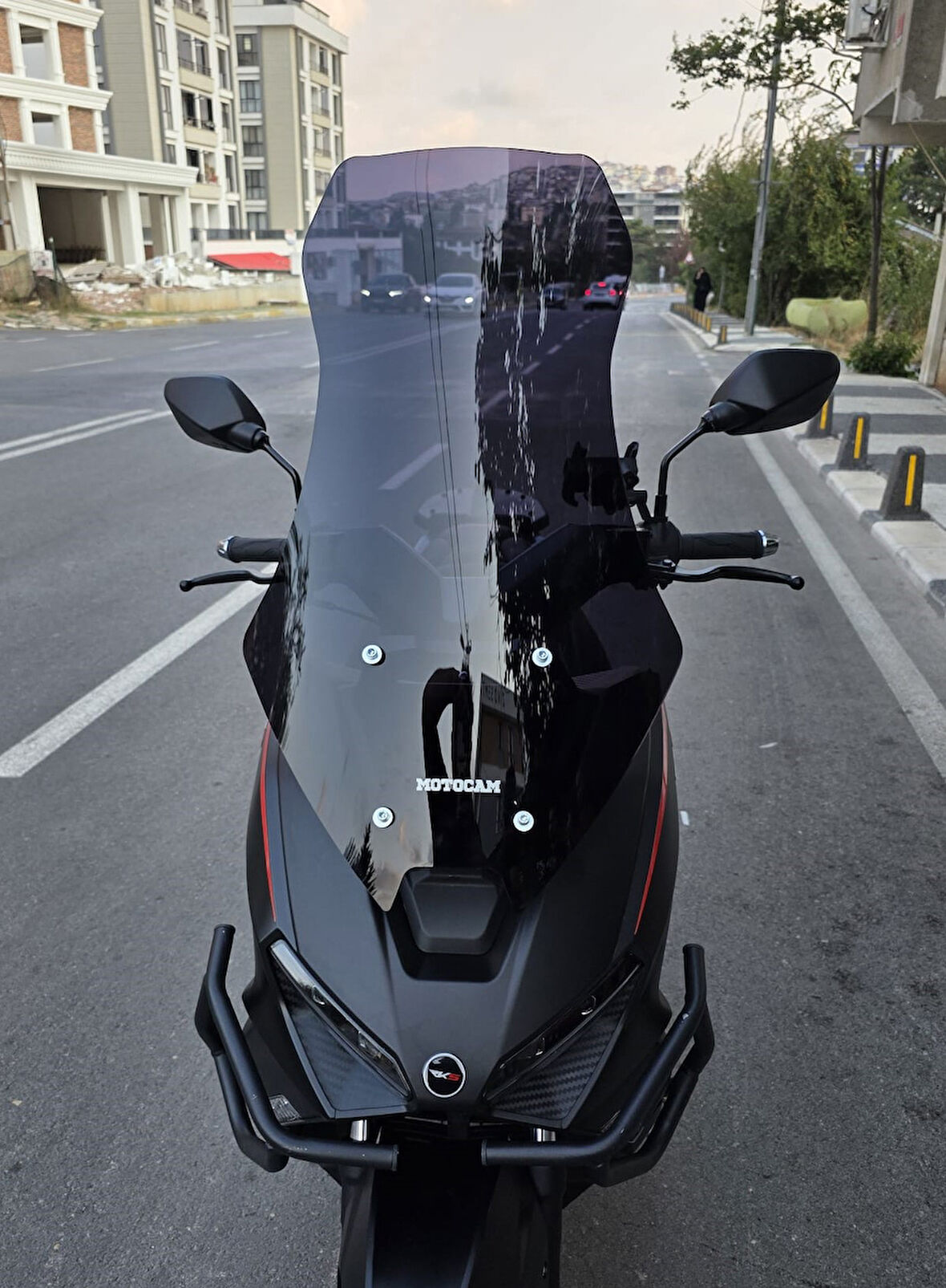 MOTOCAM RKS Lince 125 Siperlik Ön Cam 2021-2025 Model 65cm Siyah Renkli 4mm ORTA BOYLU