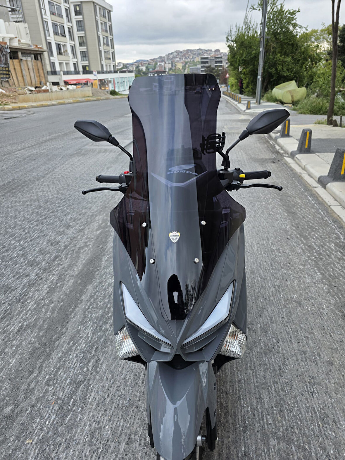 MOTOCAM Revolt RSX4 Siperlik Ön Cam 2022-2025 Model 78cm Siyah Renkli 4mm UZUN CAM