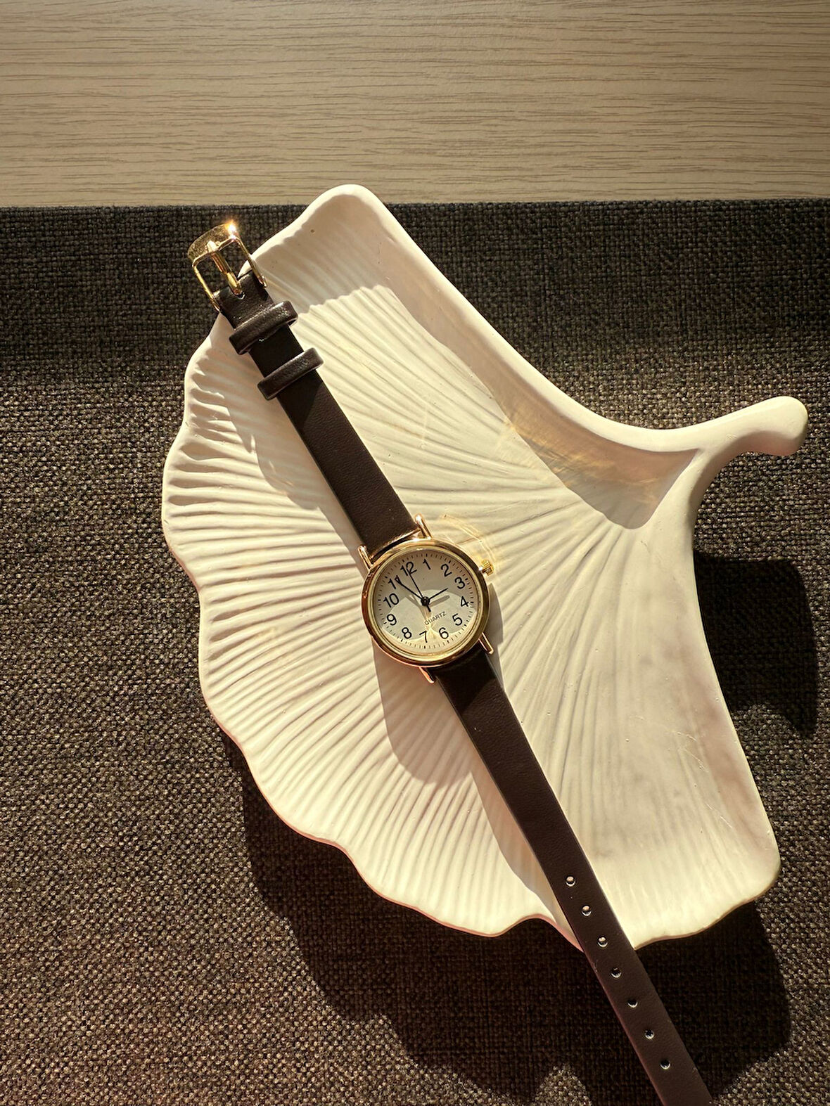 Retro Minimal Deri Kordon Vintage Kadın Kol Saati Yuvarlak Kasa