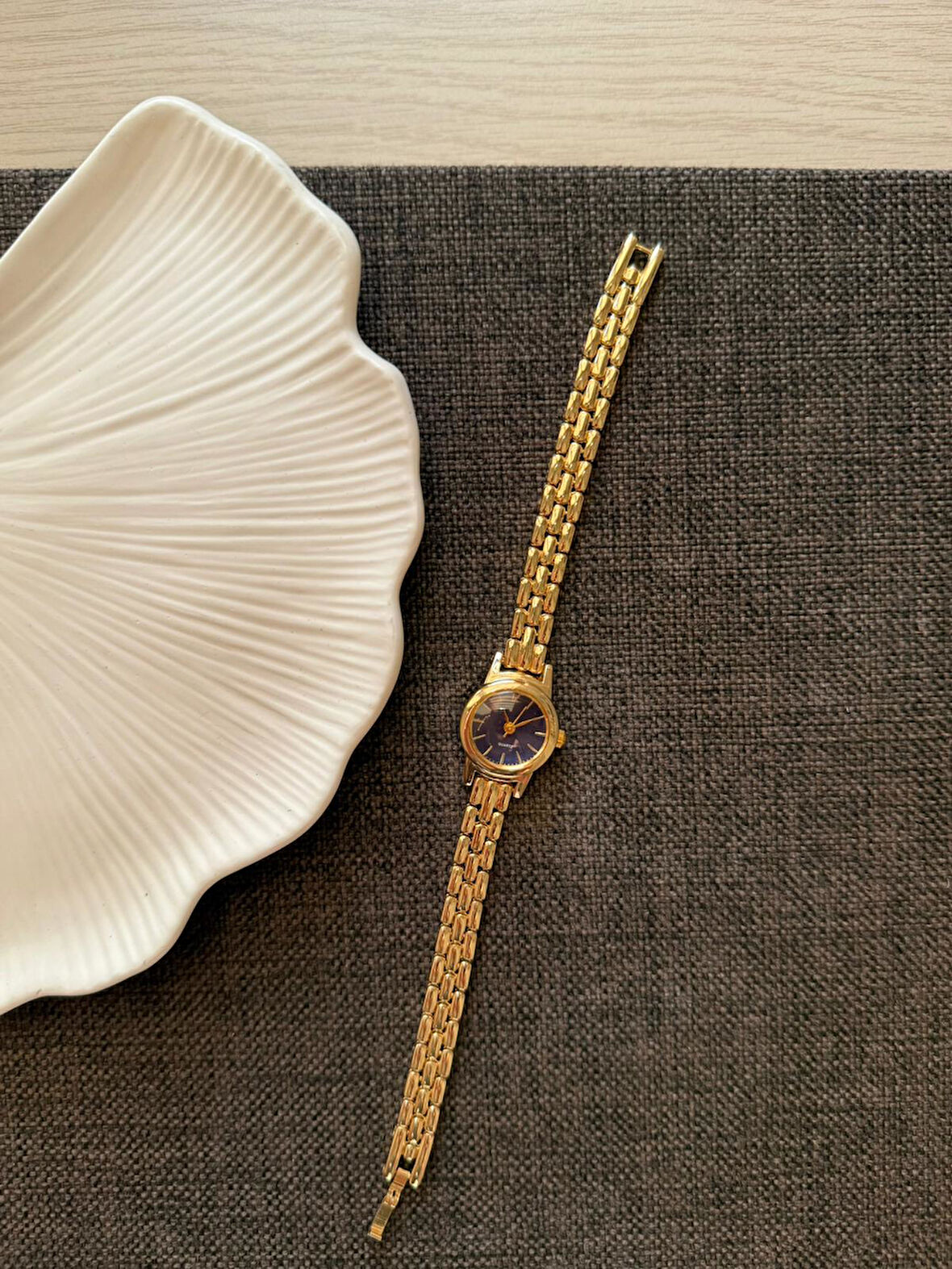 Retro Minimal Boncuk Kordon Vintage Kadın Kol Saati Minik Yuvarlak Lacivert