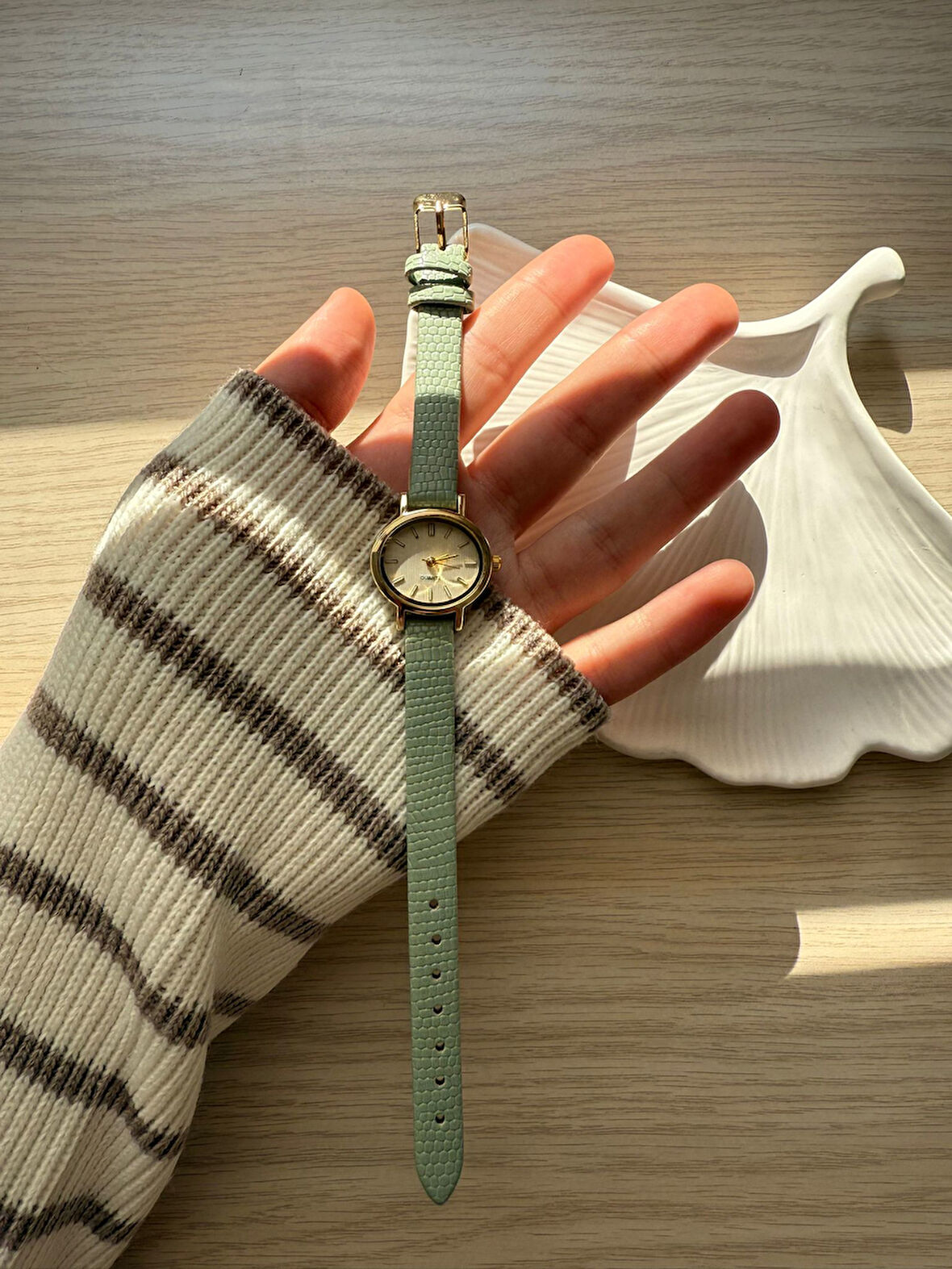 Retro Minimal Deri Kordon Vintage Kadın Kol Saati