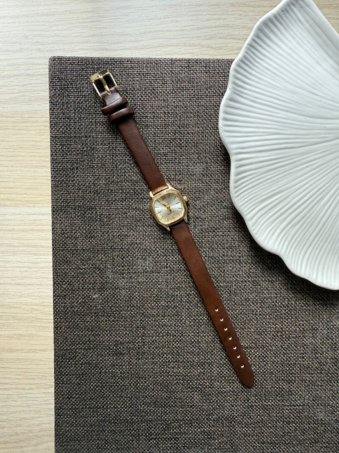 Retro Minimal Deri Kordon Vintage Kadın Kol Saati