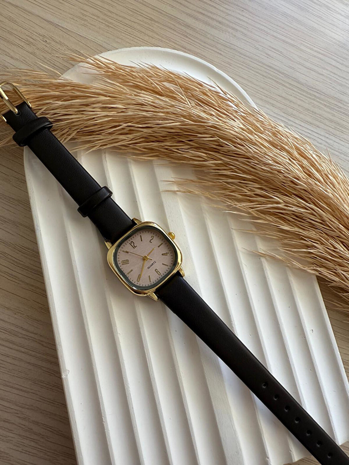 Retro Minimal Deri Kordon Vintage Kadın Kol Saati