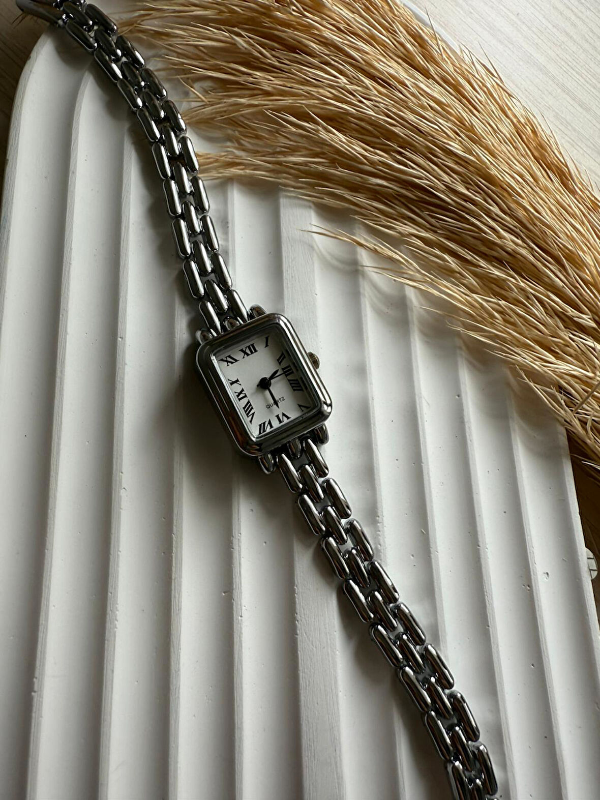 Retro Minimal Hasır Kordon Vintage Kadın Kol Saati Boncuk Model