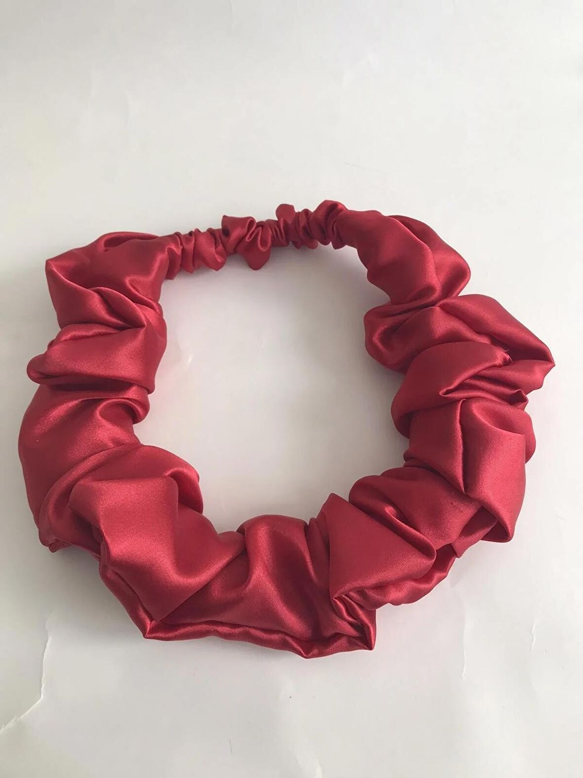 Kadın Kırmızı Saten Büzgülü Scrunchie Saç Bandı / Bandanası