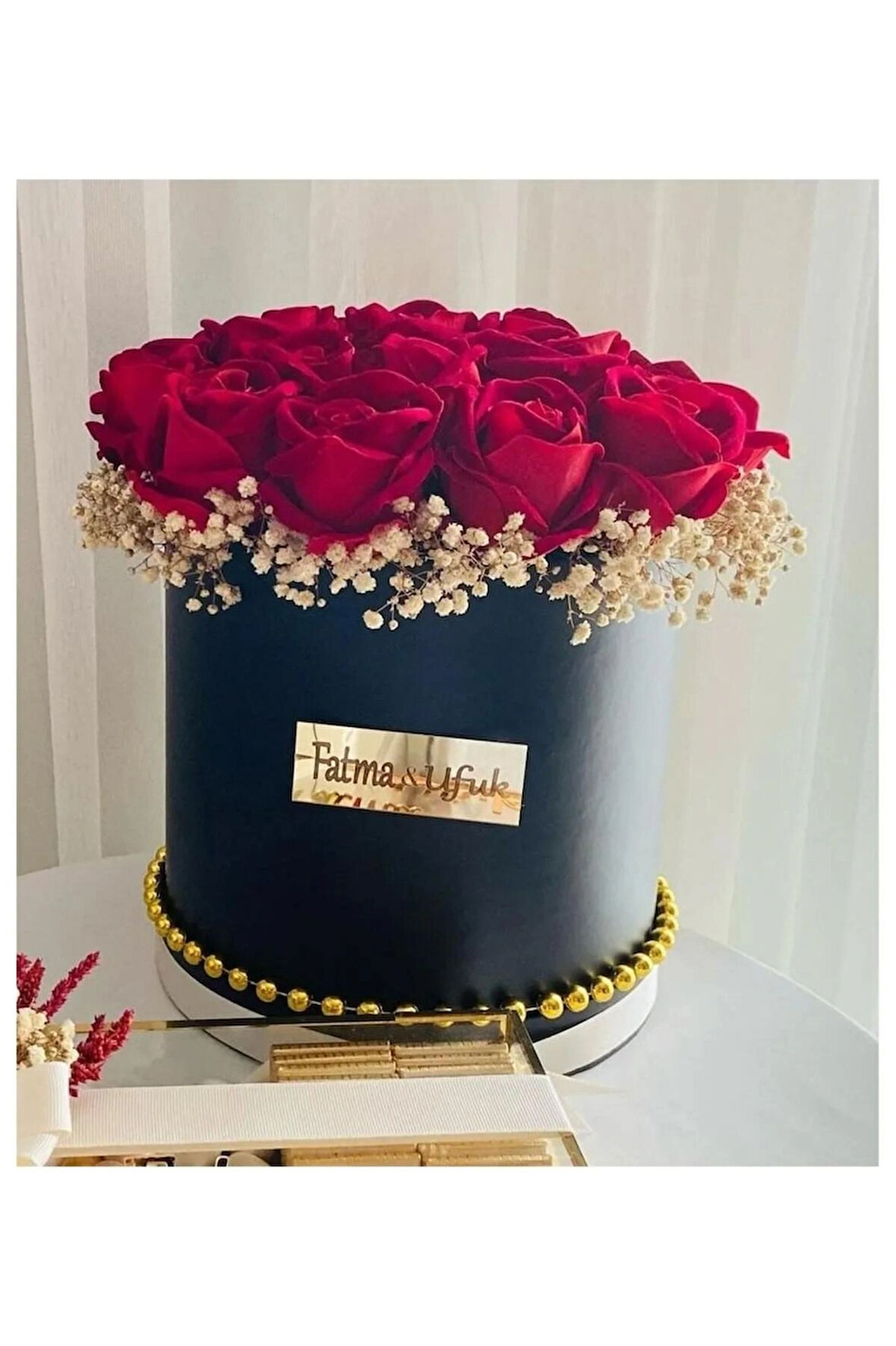 Silindir Kutuda Gerçek Görünümlü Yapay Gül Kız İsteme Buketi