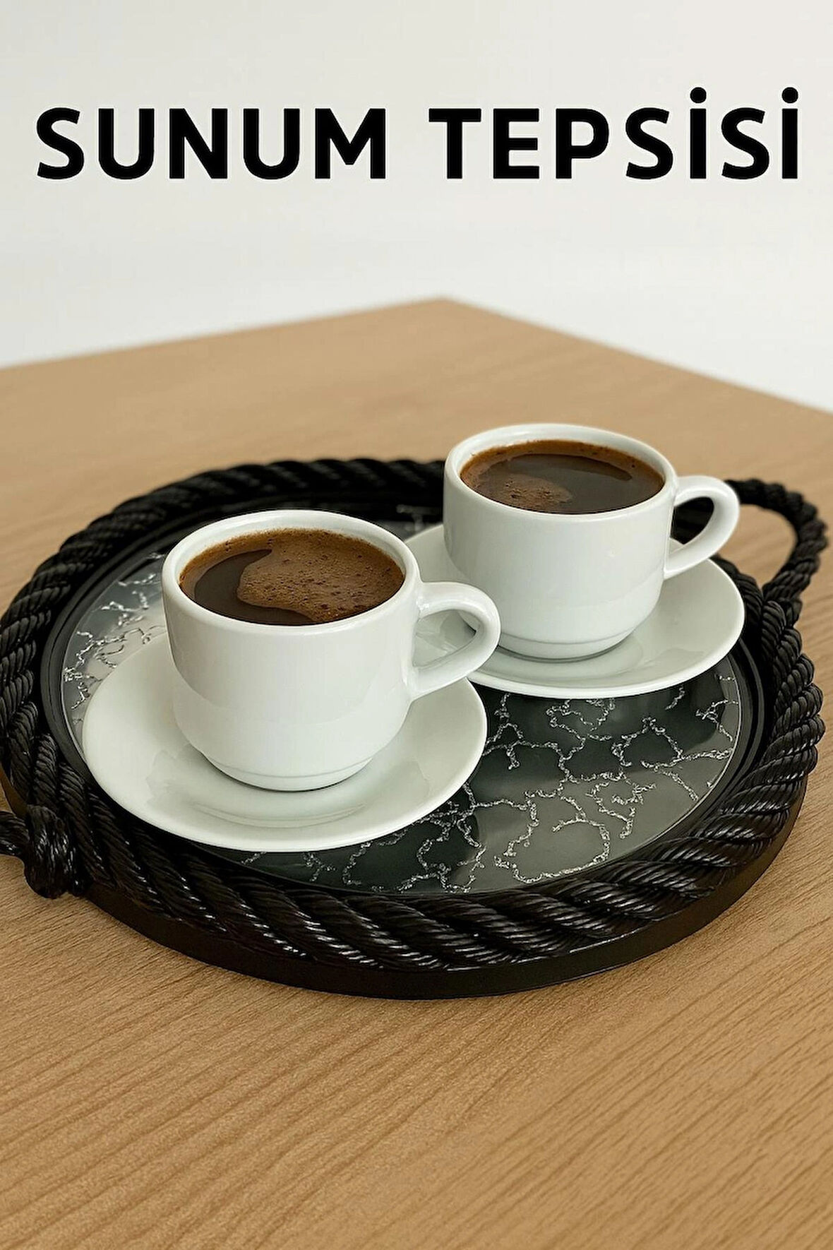 Sert Plastik Yuvarlak Sunum Tepsisi, Dayanıklı ve Şık Servis Çözümü