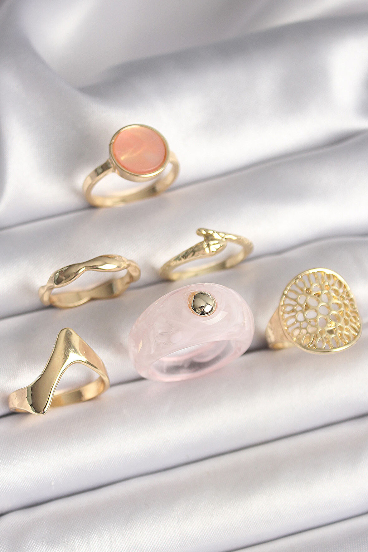 Pirinç Gold Renk Pembe Plastik Yüzük Model Daire Pembe Mine Yılan Detay 6 Lı Kadın Yüzük Seti - TJ-BYK3613