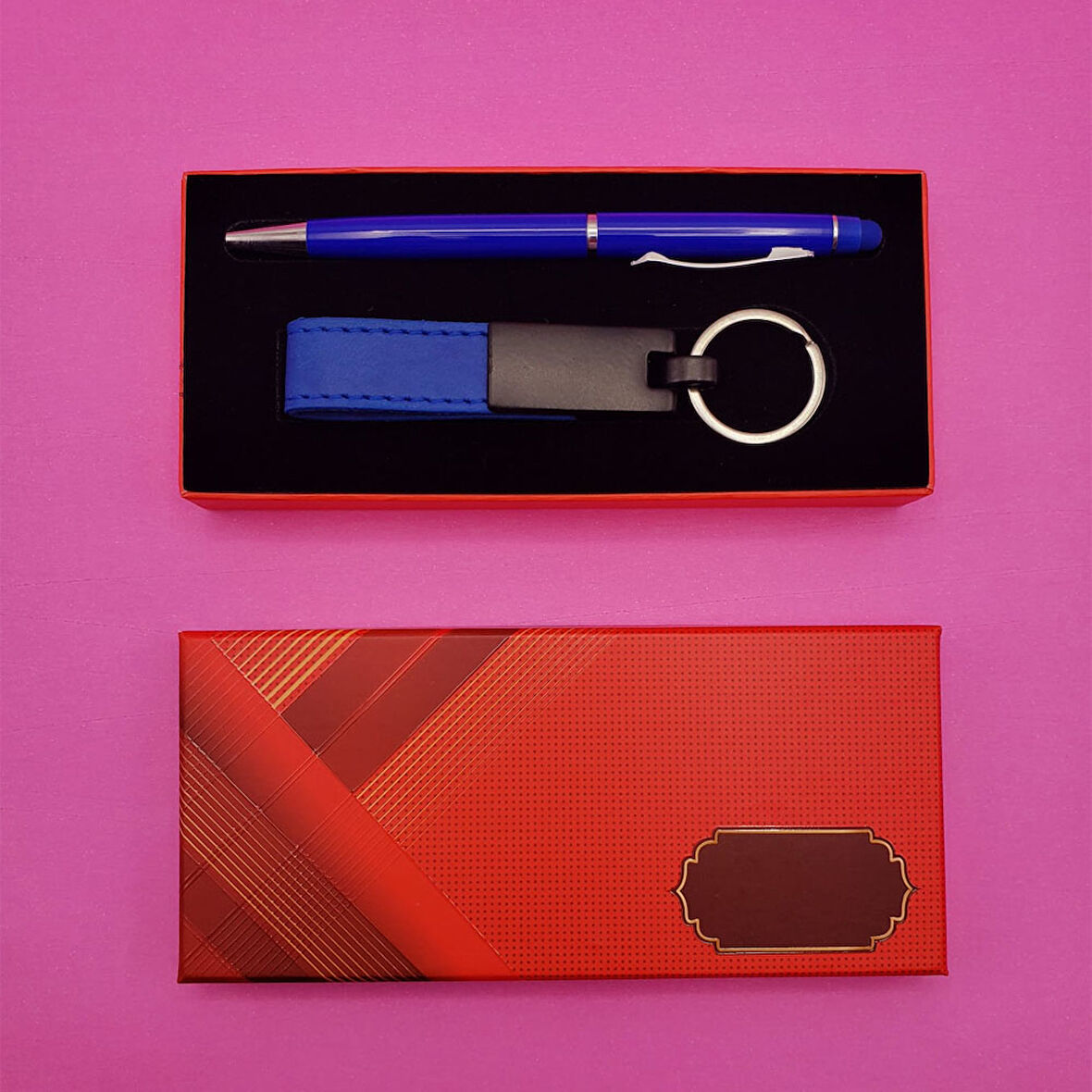 Kırmızı Kutulu Lacivert Anahtarlık Ve Kalem Seti
