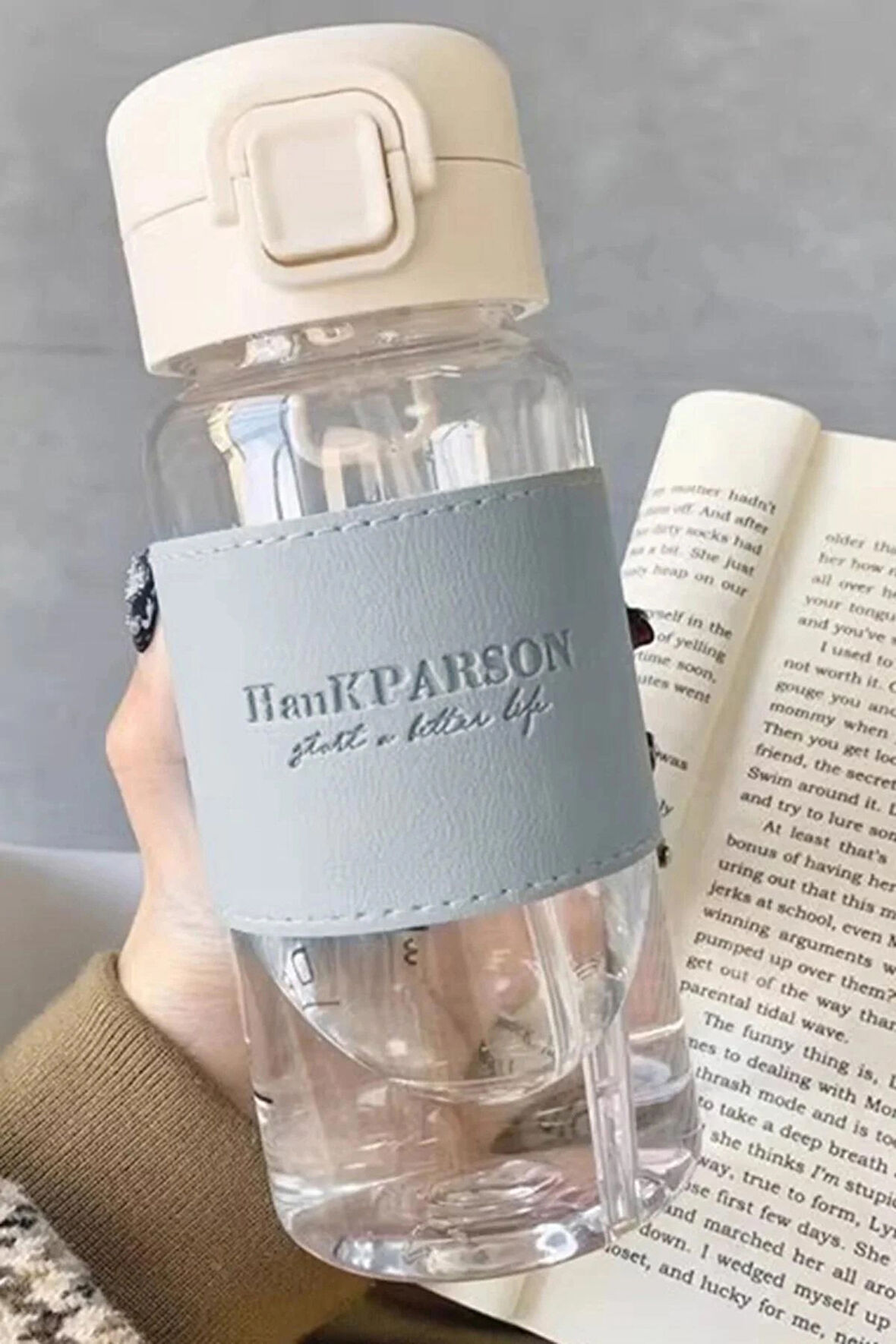 500 ML Pipetli Plastik Su Şişesi (Deri Görünümlü Kaplamalı Taşınabilir Sızdırmaz) - Öğrenciler İçin Uygun