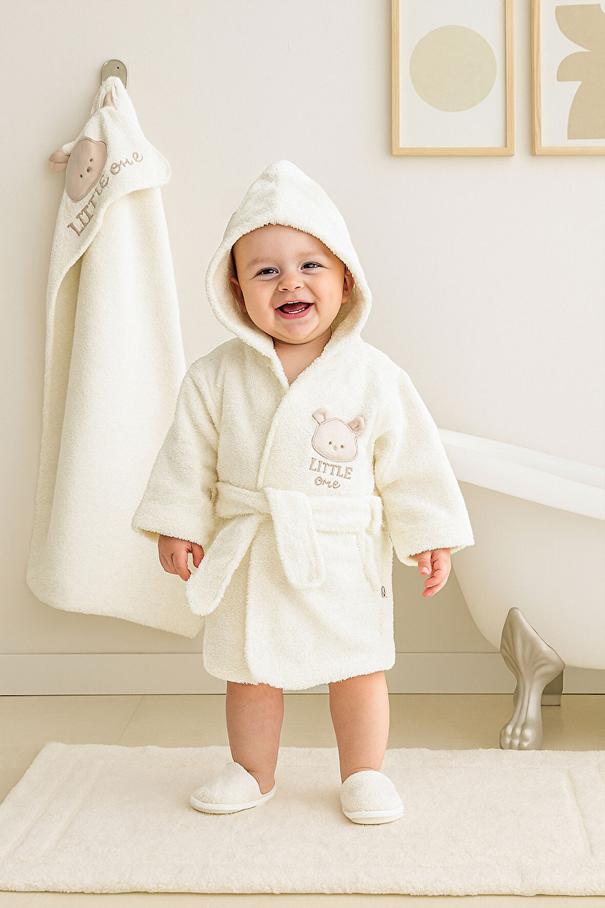 Erkek Bebek İşemeli Lüks Bornoz Takımı  Havlu Seti % 100 Pamuk Kumaş 0- 2 Yaş STL7054