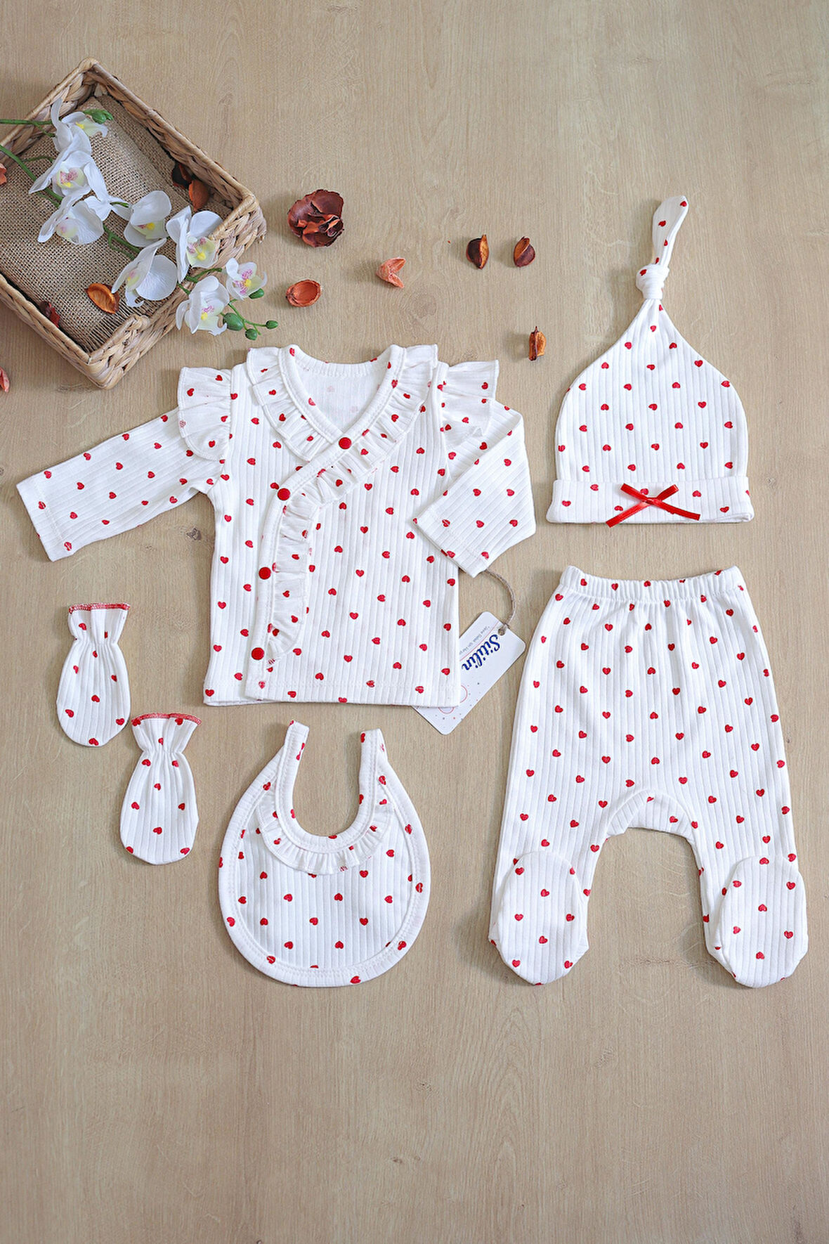 Kız Bebek Beyaz Kalpli Lüks Süslü 5 Li Hastane Çıkışı Yenidoğan Set STL6231