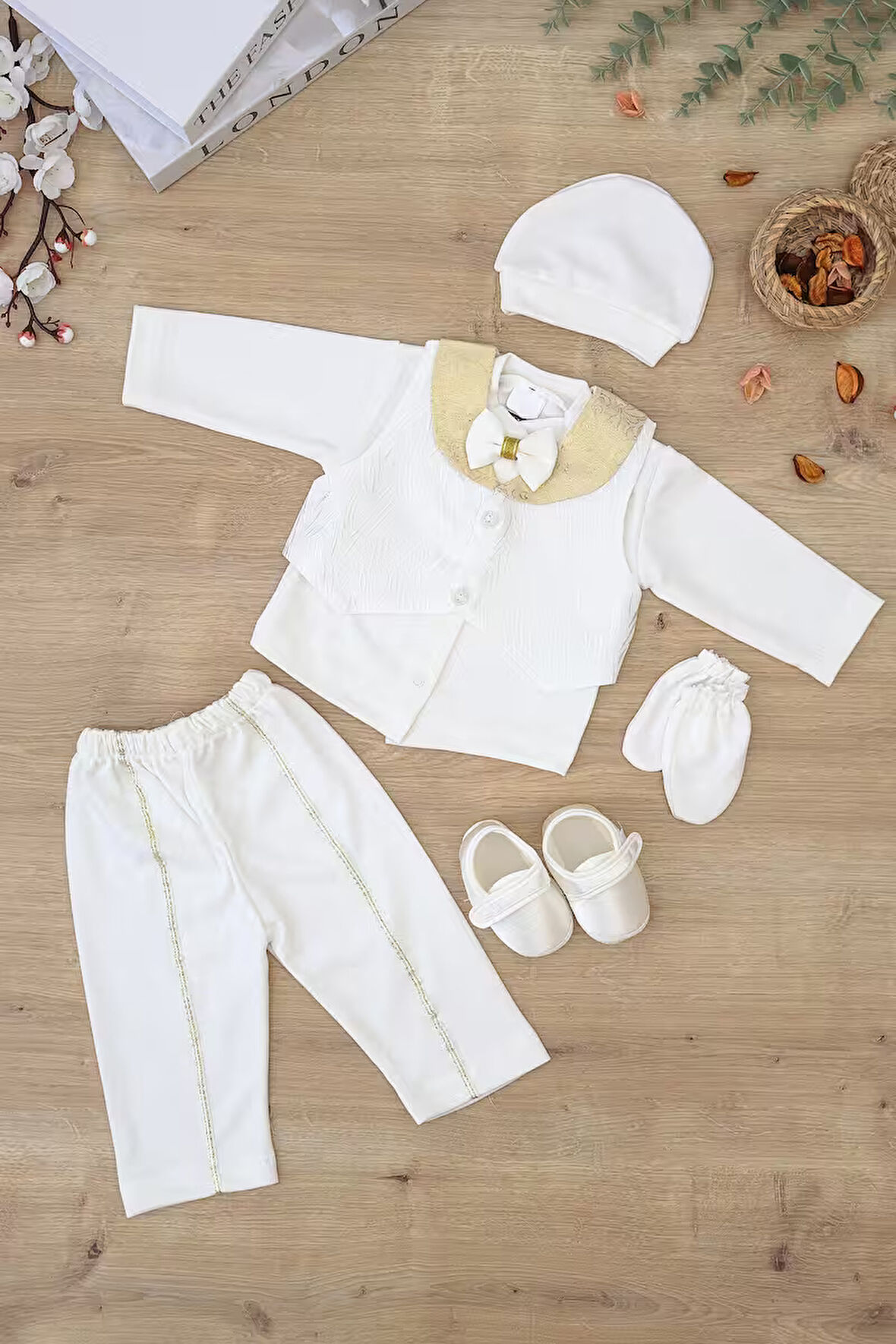 Erkek Bebek Beyaz Yelekli Papyonlu Mevlit Takımı Lüks Özel Gün ve Mevlütlük Süslü Set 0-3 AY STL7071