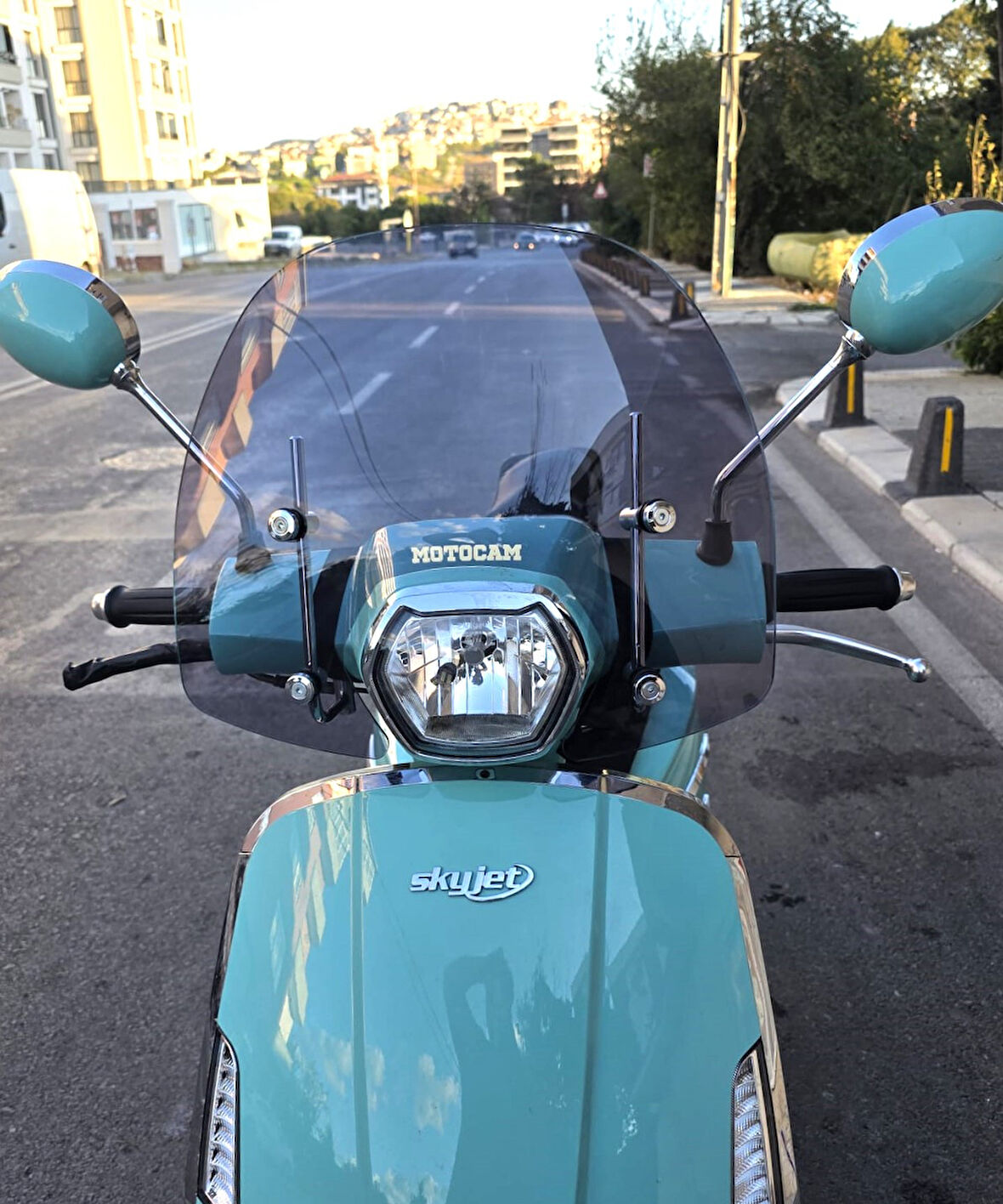 MOTOCAM Skyjet Bellina Ön Cam 2024-2025 Model 37cm Füme Renkli 4mm APARATSIZDIR