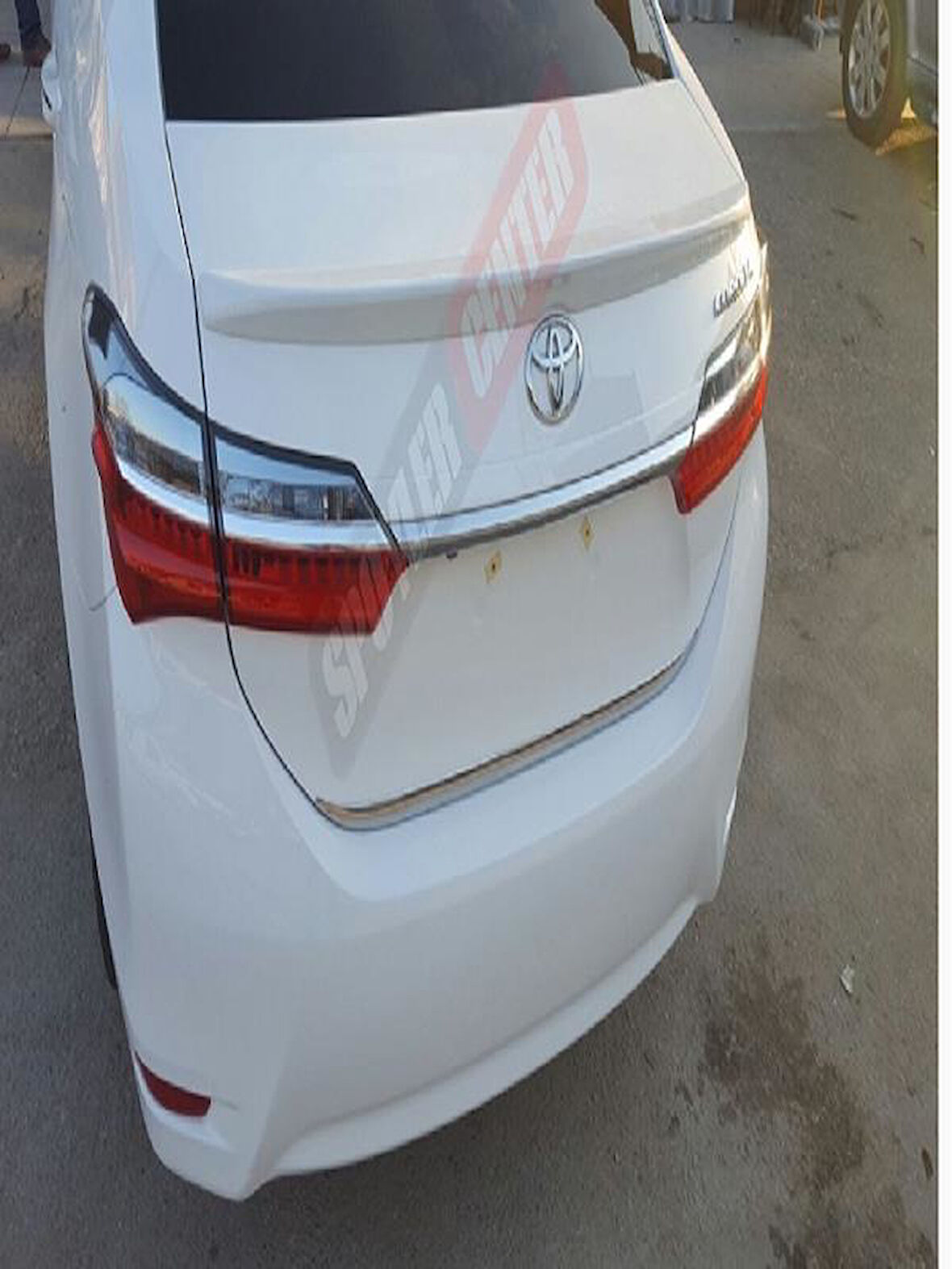 Toyota Corolla 14-18 Anatomik Spoiler Pianoblack Plastıik