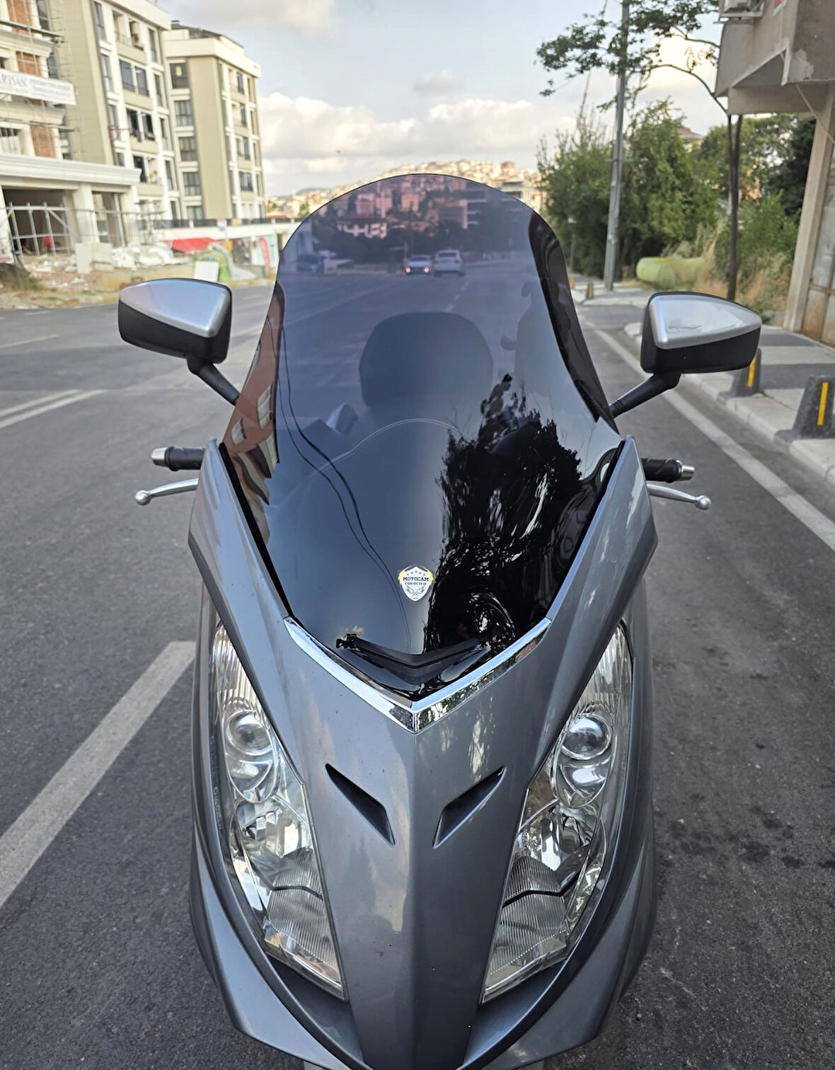 MOTOCAM Peugeot Satelis Siperlik Ön Cam 2006-2014 Model 63cm Siyah Renkli 4mm