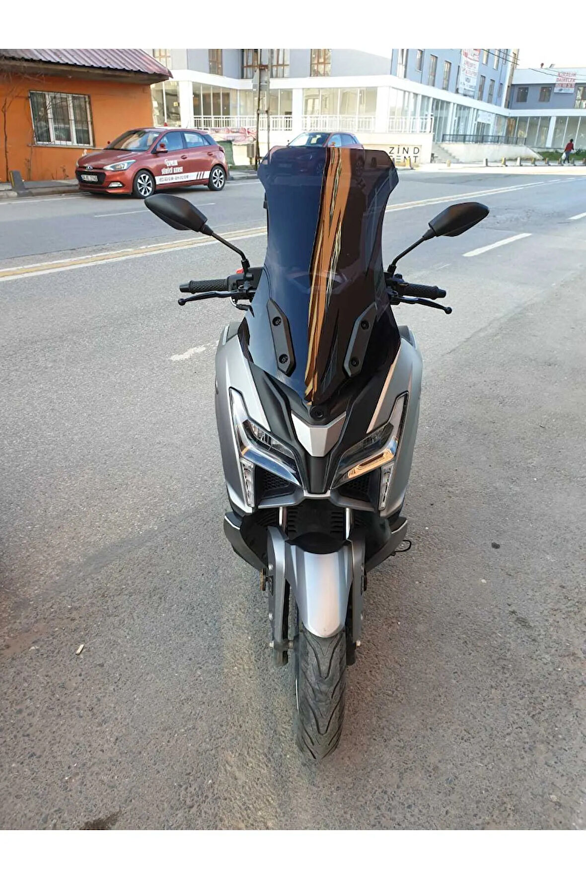 Voge SR1 Siperlik Ön Cam 2023 2024 Model 62cm Siyah Renkli 4mm ORTA BOYLU CAM