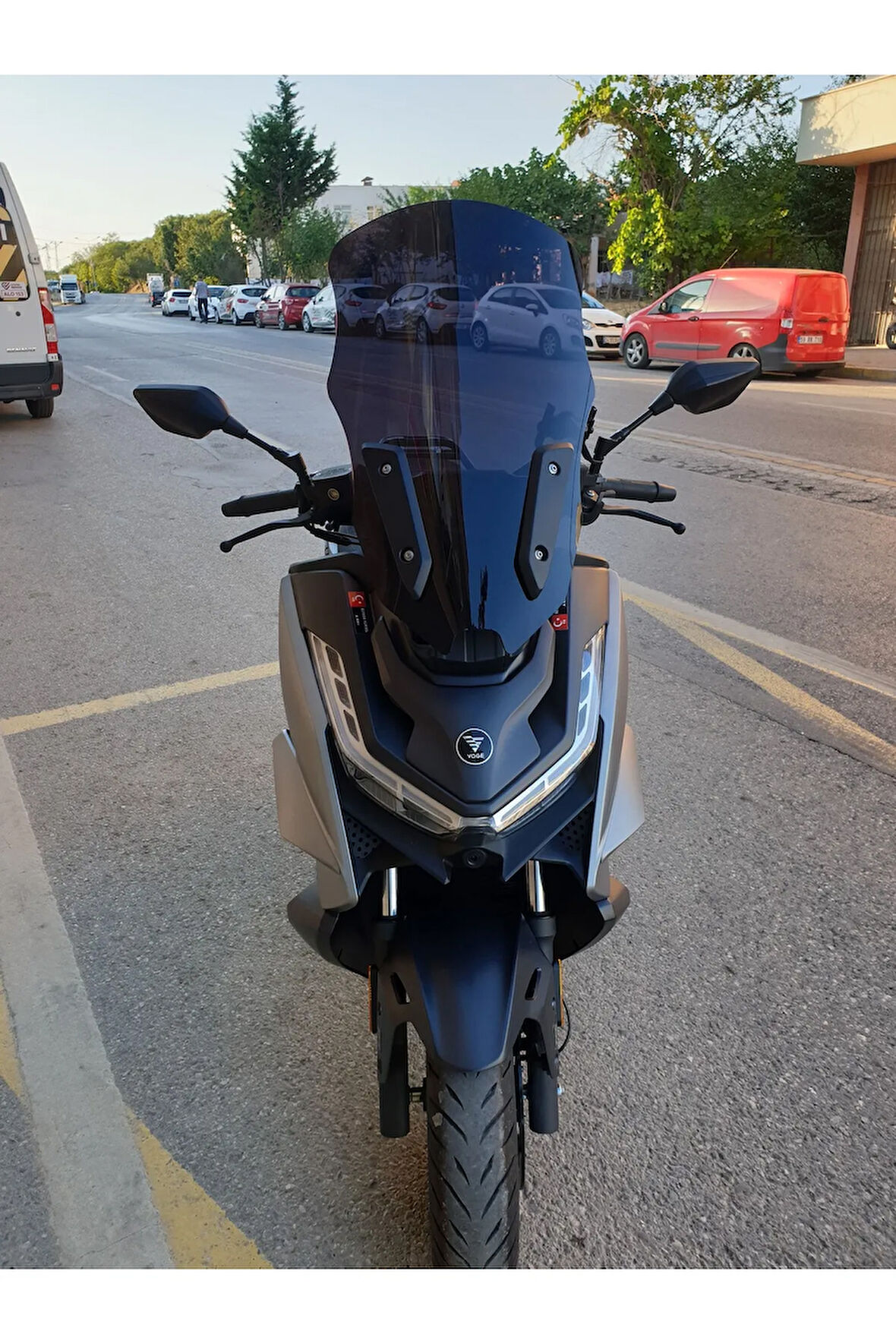 Voge SR3 Siperlik Ön Cam 2023 2024 Model 63cm Siyah Renkli 4mm