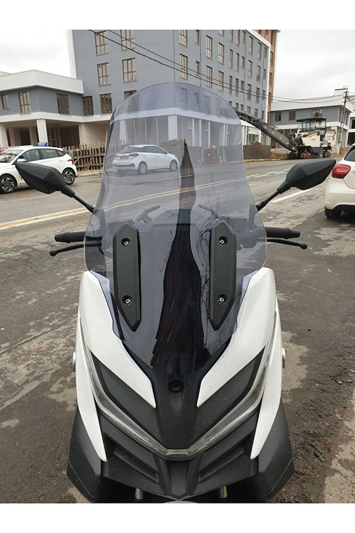 Voge SR4 Siperlik Ön Cam 2022 2024 Model 70cm Açıkfüme Renkli 4mm UZUN CAM