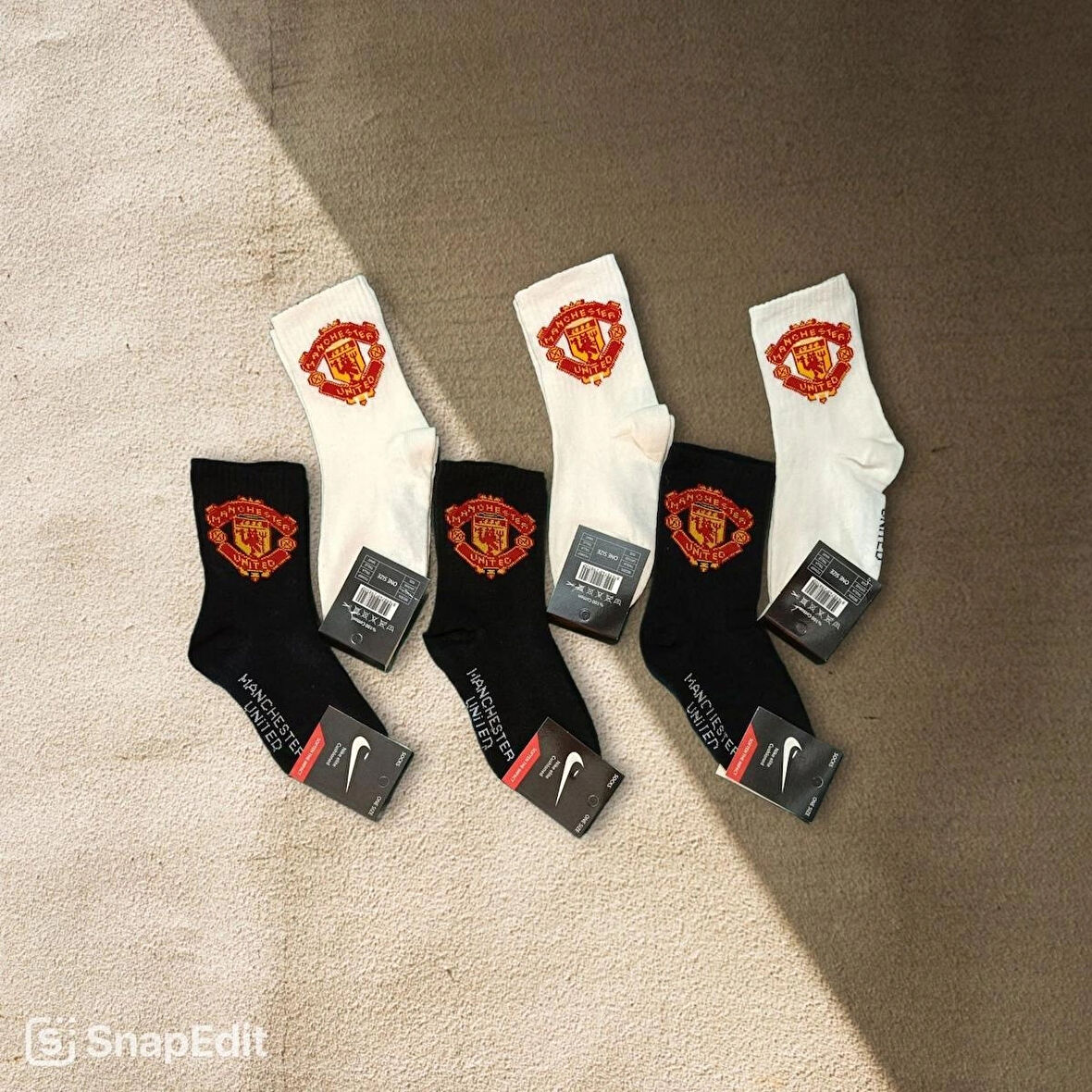 Spor çorap Siyah ve Beyaz Futbol Taraftar Baskılı 6 Çift ve 6 Adet Bileklik Hediyeli Manchester