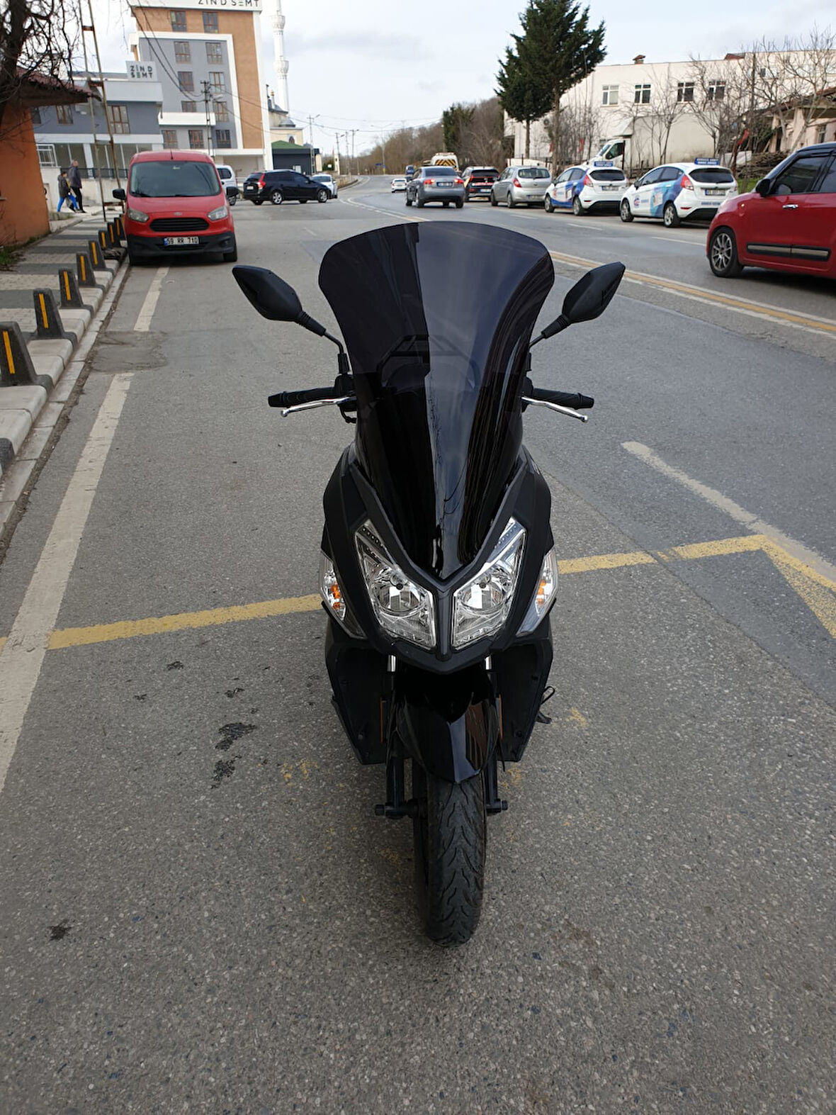 MOTOCAM SYM JET 14 200 Siperlik Ön Cam 2017-2025 Model 65cm Siyah Renkli 4mm UZUN CAM
