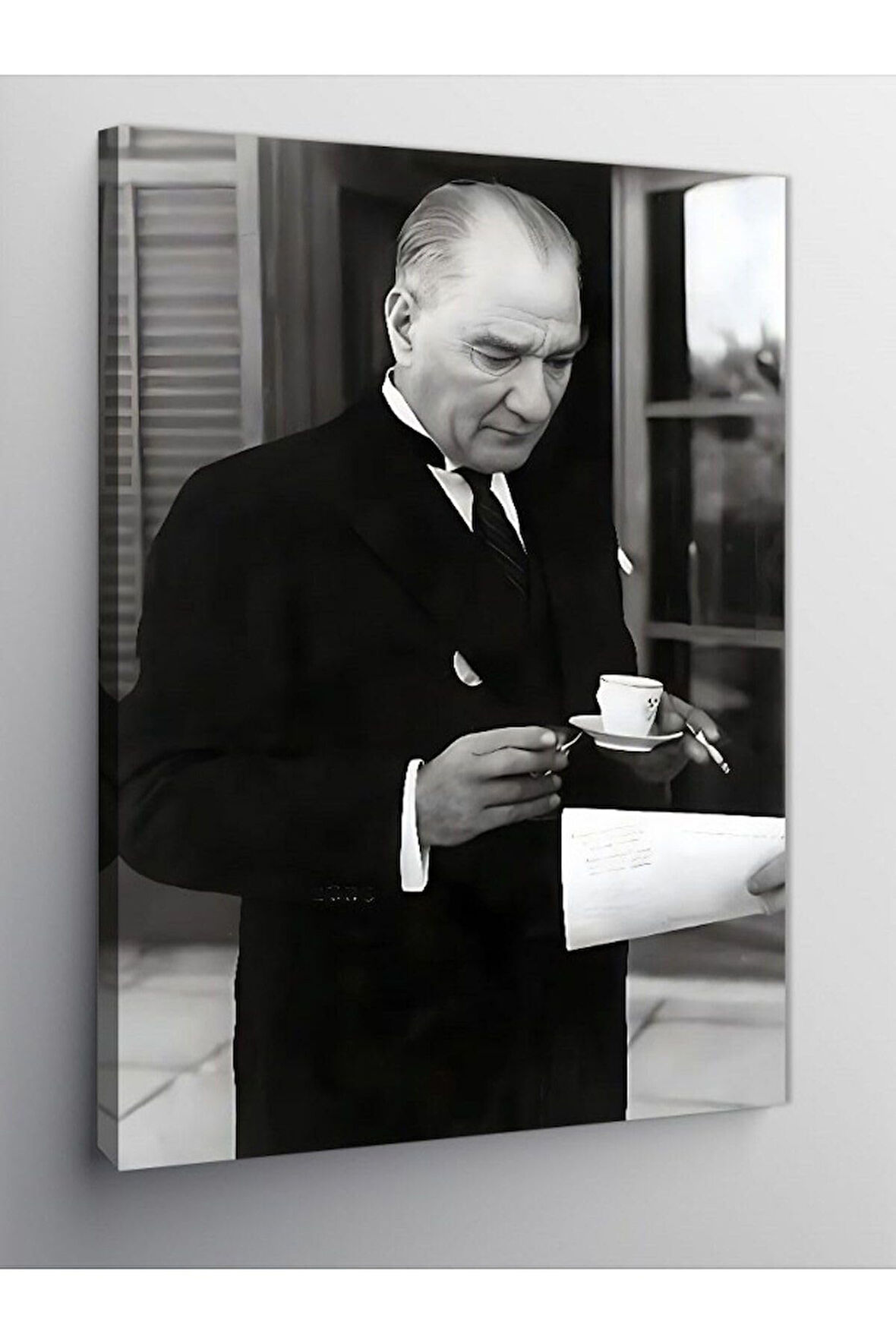 Kanvas Tablo Mustafa Kemal Atatürk Kahve İçerken, 50cm x 70cm