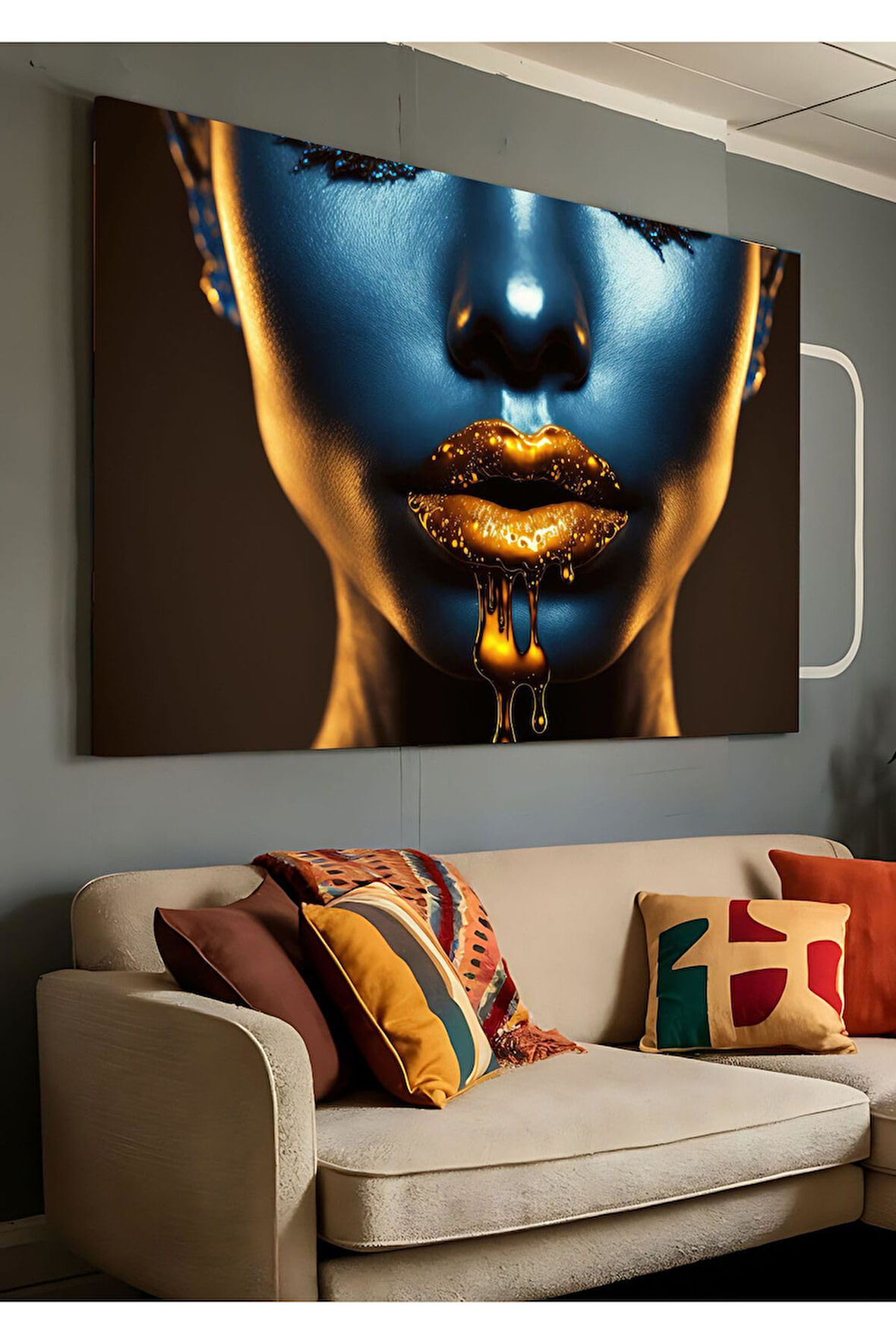 Kanvas Tablo Parıldayan Dudaklar Likit Altın Dekoratif Kanvas Tablo 50 X 70