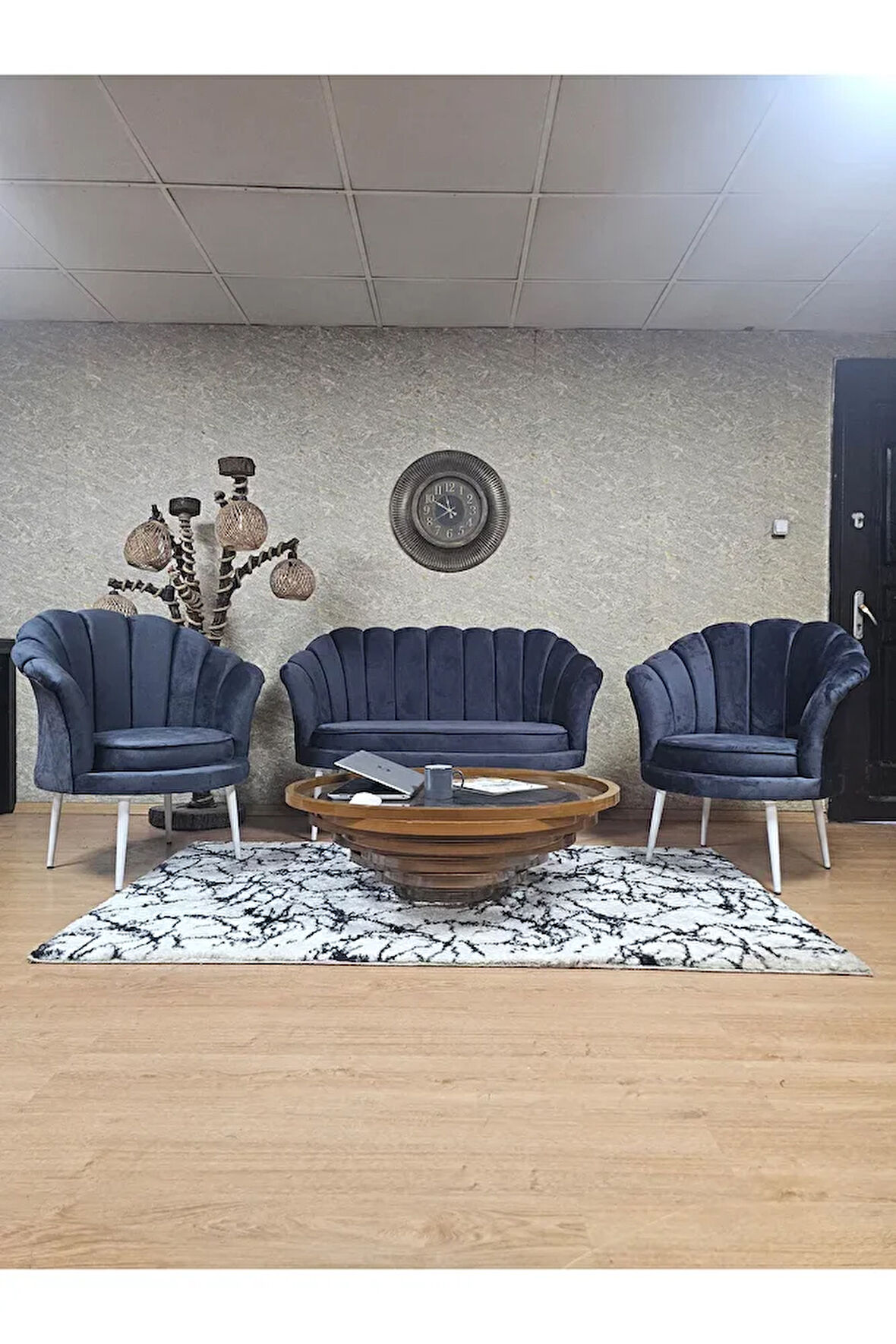 İstiridye Takım Beyaz Boyalı Sivriltme Ayak Çay Seti Koltuk Takımı Füme Renk 110 x 48 Boyut/Ebat