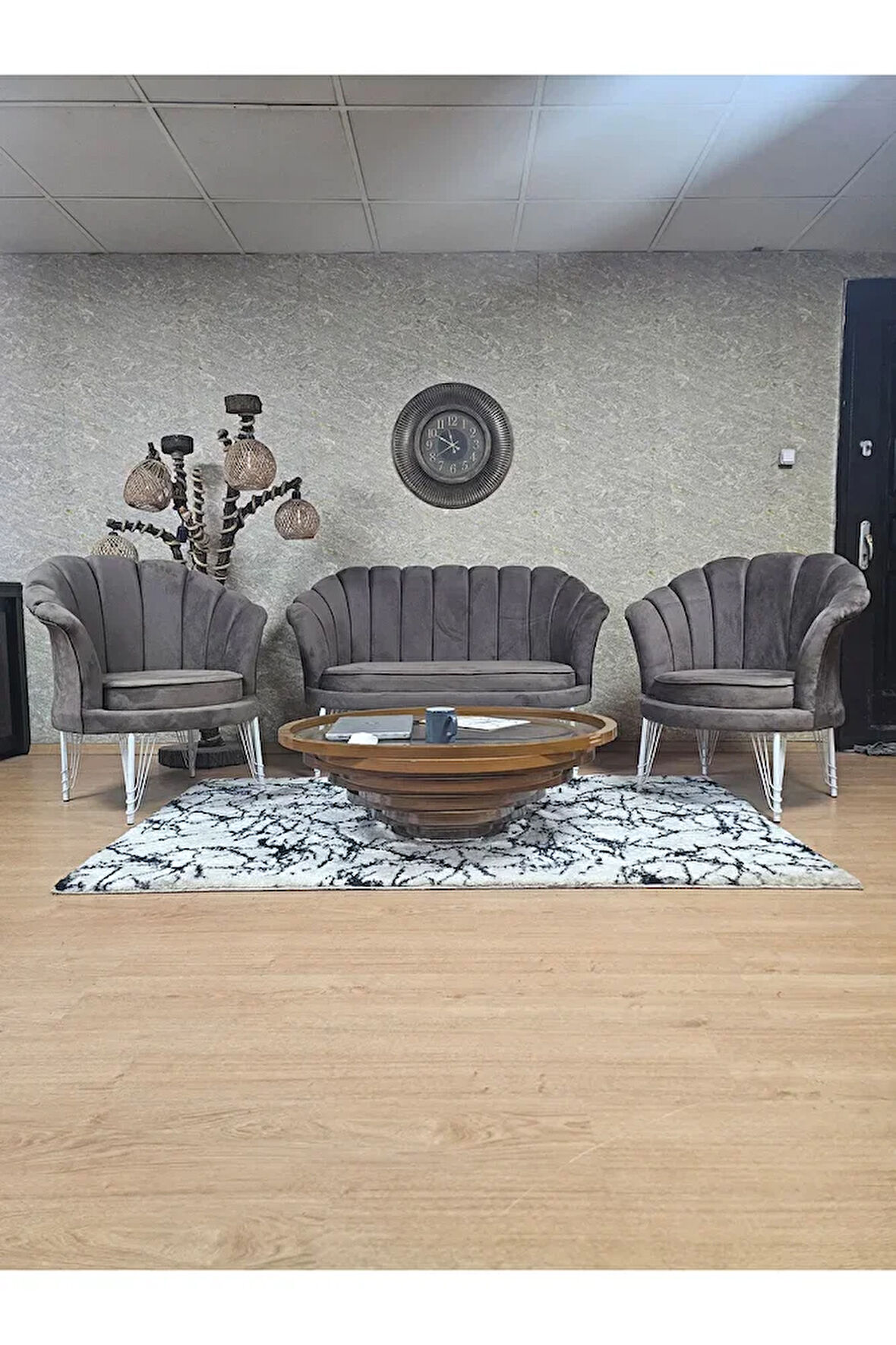 İstiridye Takım Beyaz Boyalı Telli Ayak Çay Seti Koltuk Takımı Kahverengi Renk 110 x 48 Boyut/Ebat