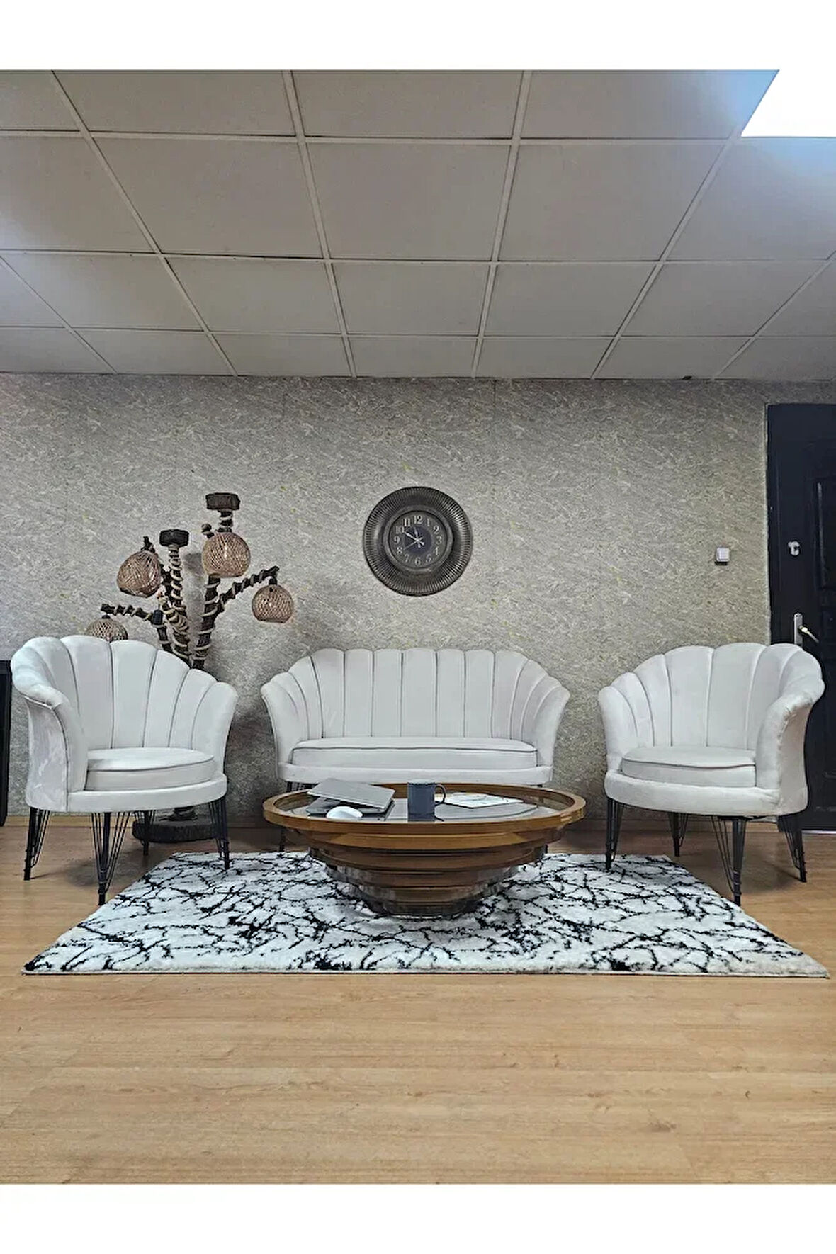 İstiridye Takım Siyah Boyalı Telli Ayak Çay Seti Koltuk Takımı Krem Renk 110 x 48 Boyut/Ebat