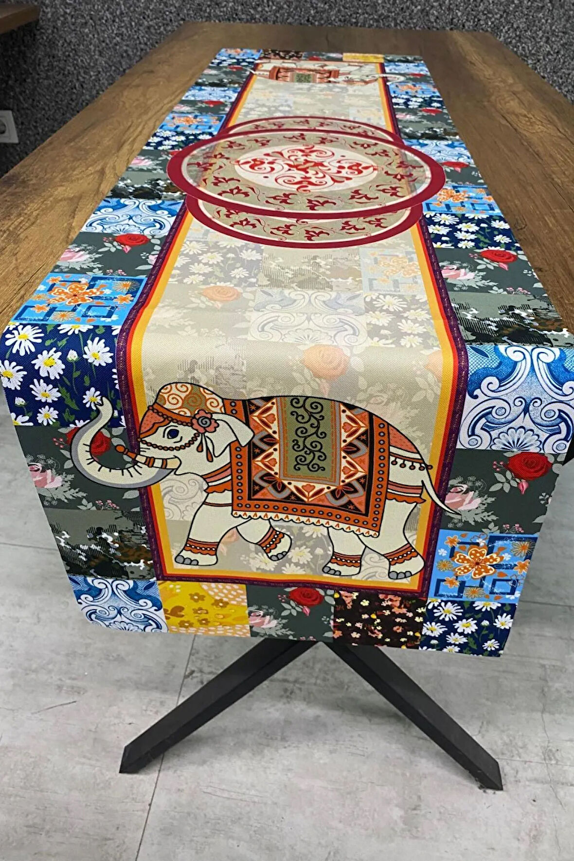 Fil Figürlü Etnik Desenli Runner 40x140 Cm