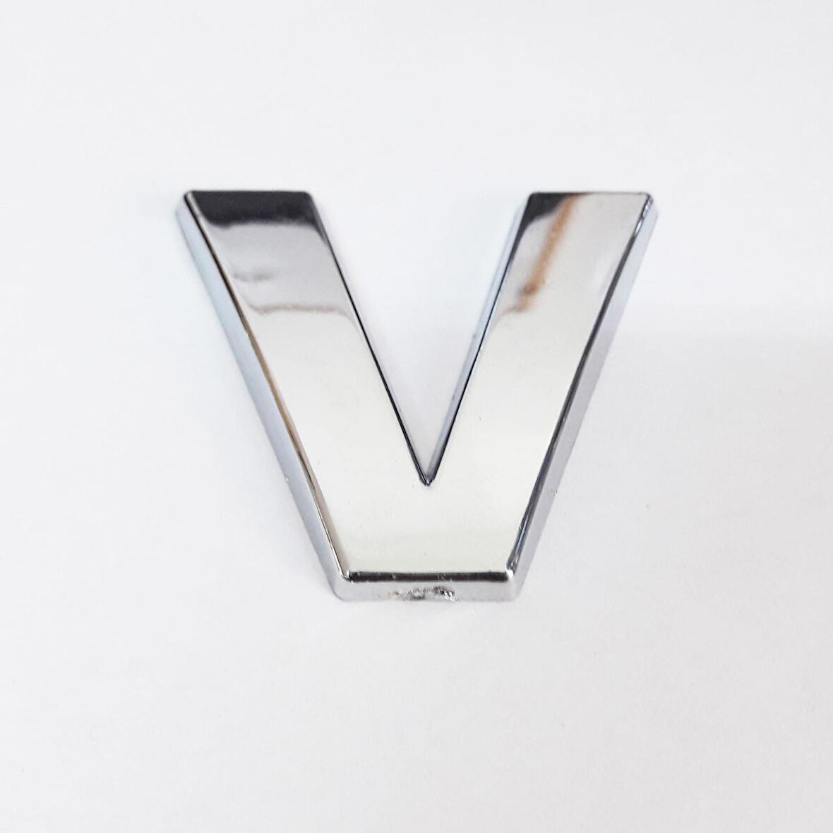 Cemax V Harfi  3,75 cm Krom Yapışkanlı