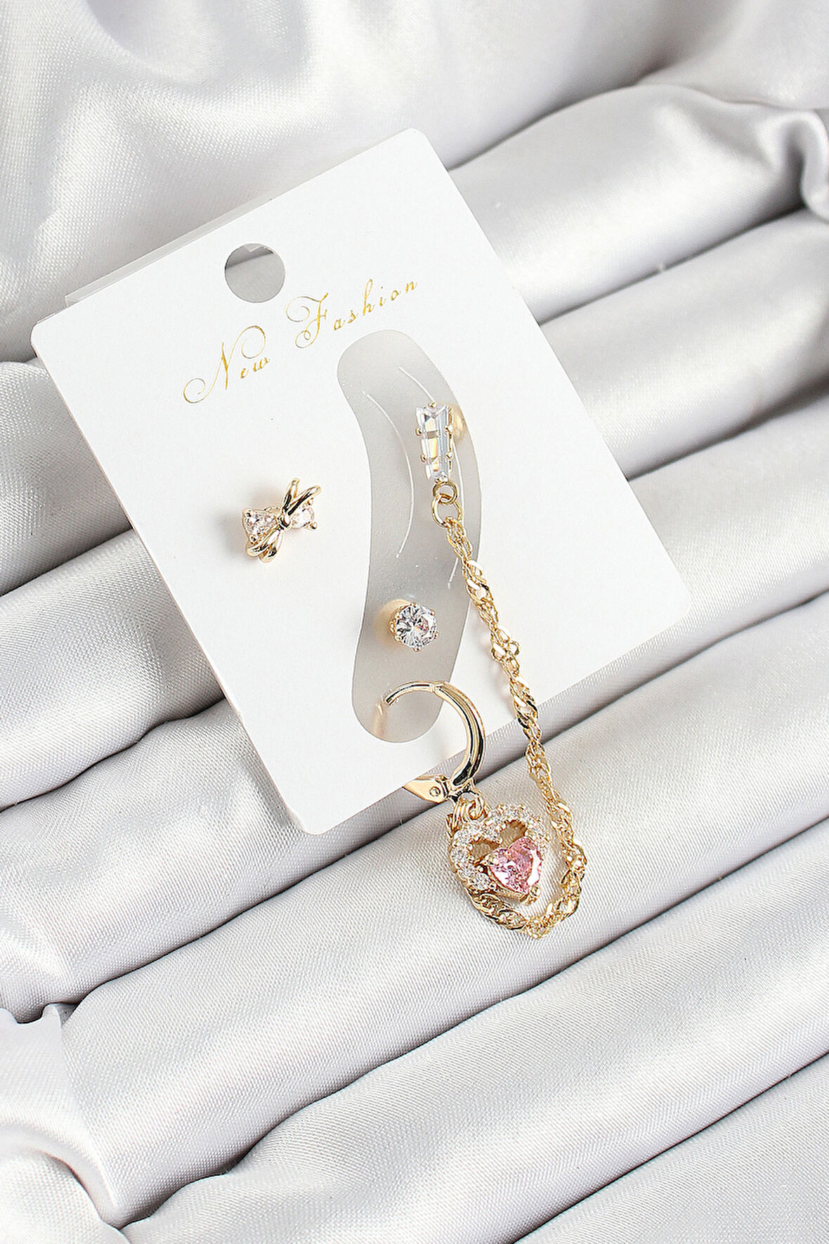 Pirinç Fiyonk ve Kalp Figürlü Zirkon Taşlı Gold Renk 3'lü Kıkırdak Kadın Küpe Set - TJ-BKP10666
