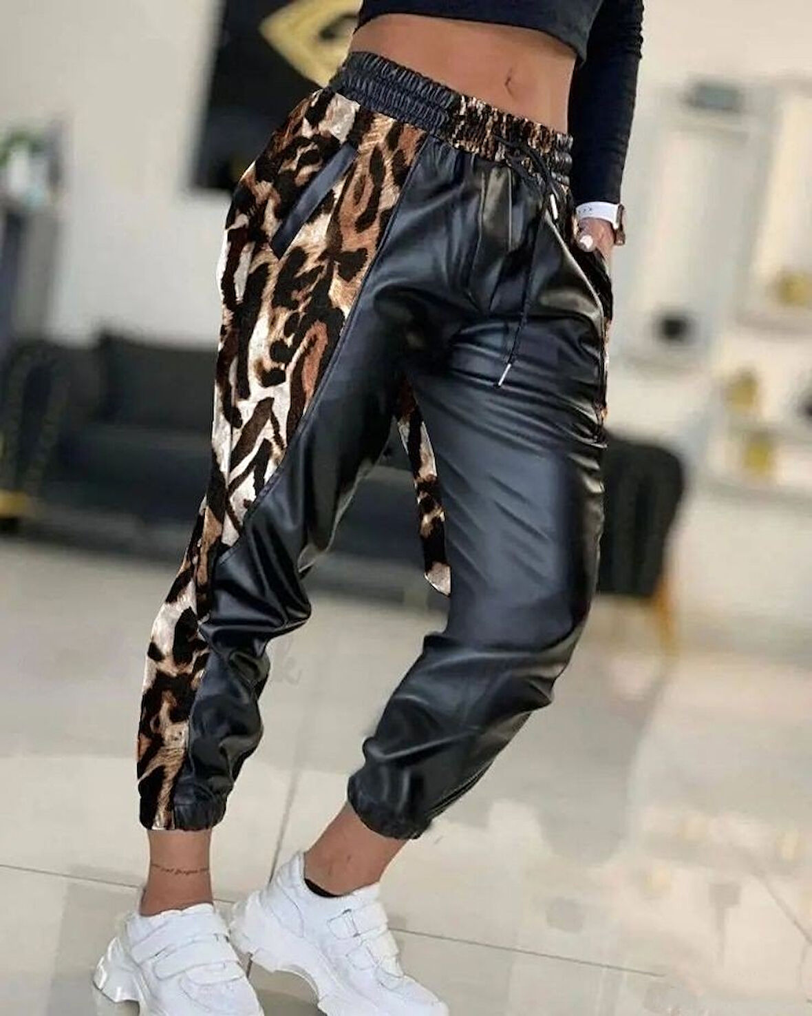 Teusta Kadın Bel Ve Paça Lastikli Detay Yanları Leopar Detay Bağcıklı Deri Pantolon