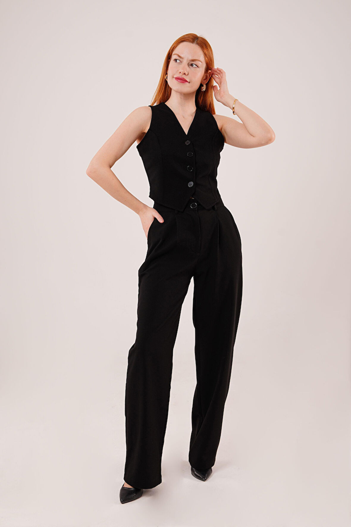 Teusta Premium Model Oturtmalı Siyah Pantolon