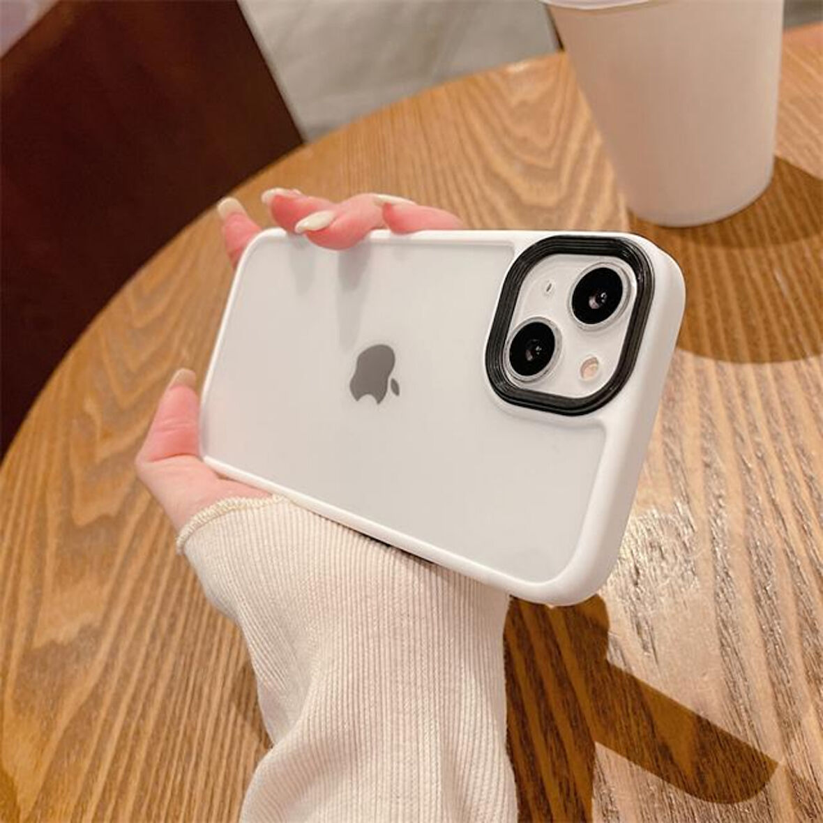İPHONE 11 PRO MAX YANLARI RENKLİ SİLİKON PARLAK ARKA YÜZEYLİ  TİGER HİBRİT KAPAK BEYAZ