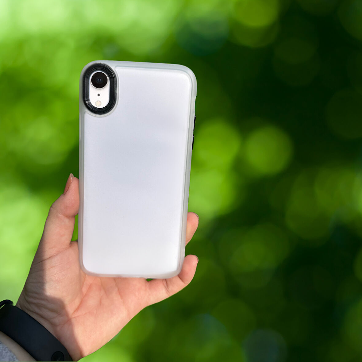 İPHONE XR YANLARI RENKLİ SİLİKON PARLAK ARKA YÜZEYLİ  TİGER HİBRİT KAPAK BEYAZ