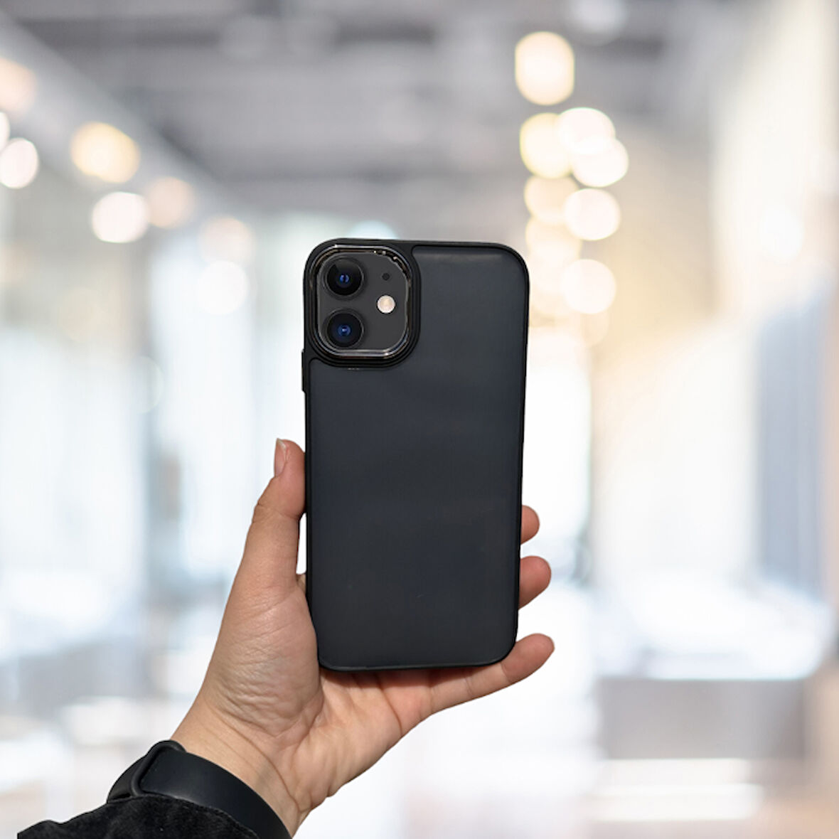 İPHONE 11  ARKASI BUZLU ŞEFFAF HASSAS DÜĞME KAMERA ÇIKINTILI SERT MAT PERFECT SİYAH
