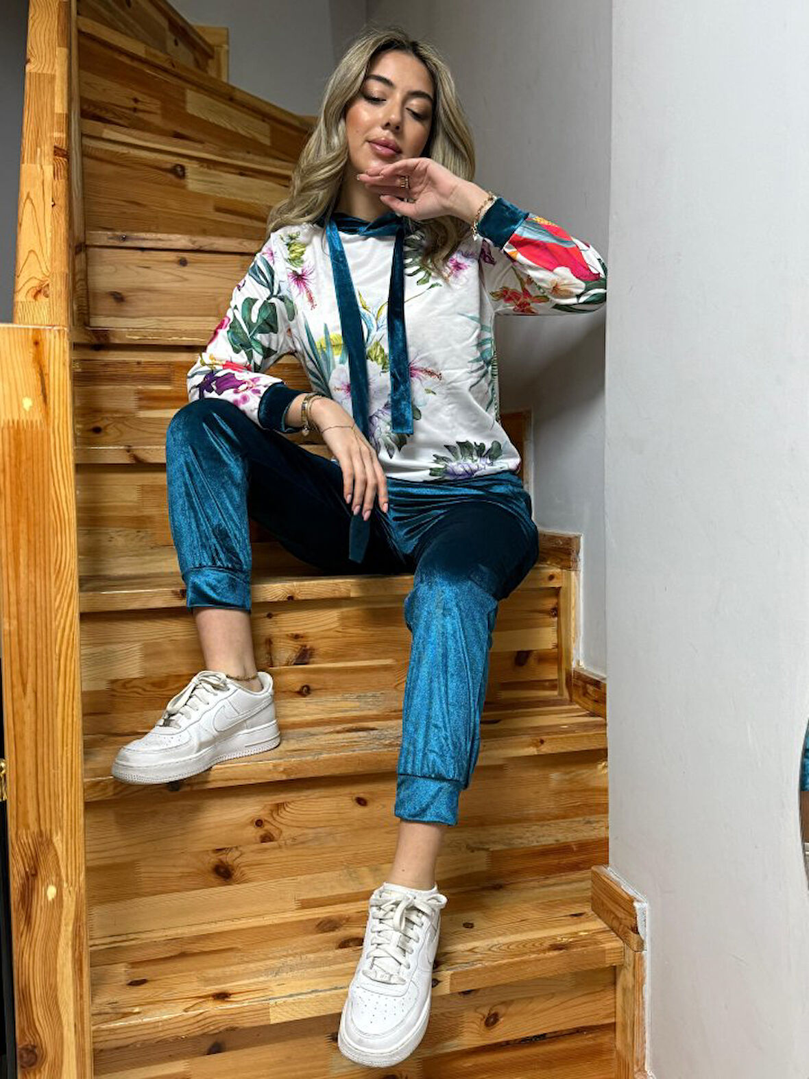 leyla sanat sanata yeni bir bakış açısı Kadın Kadife Kumaş Uzun Kollu Kapüşon Detay çiçek Baskılı Sweat Ve Pantolon Ikili Takım