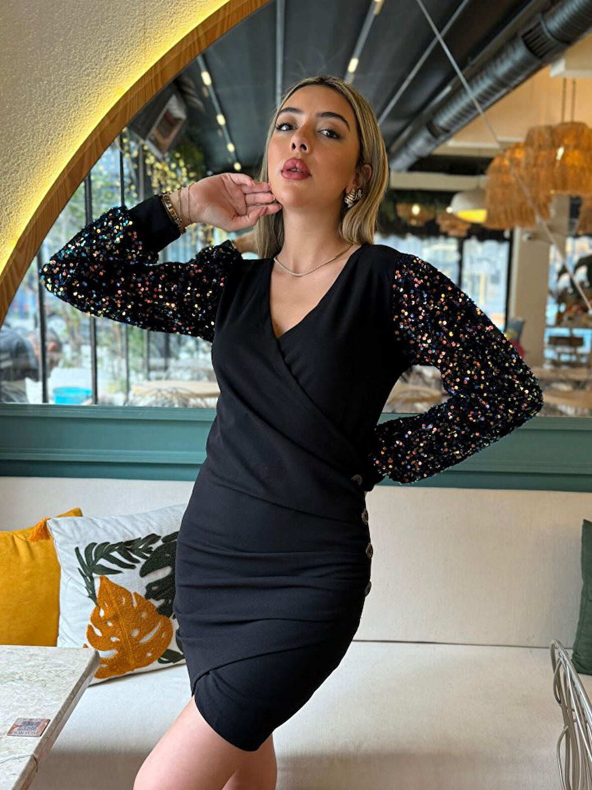 leyla sanat sanata yeni bir bakış açısı Kadın Uzun Kollu Pul Payetli Kruvaze Yaka Yandan Düğmeli Kısa Ithal Krep Elbise