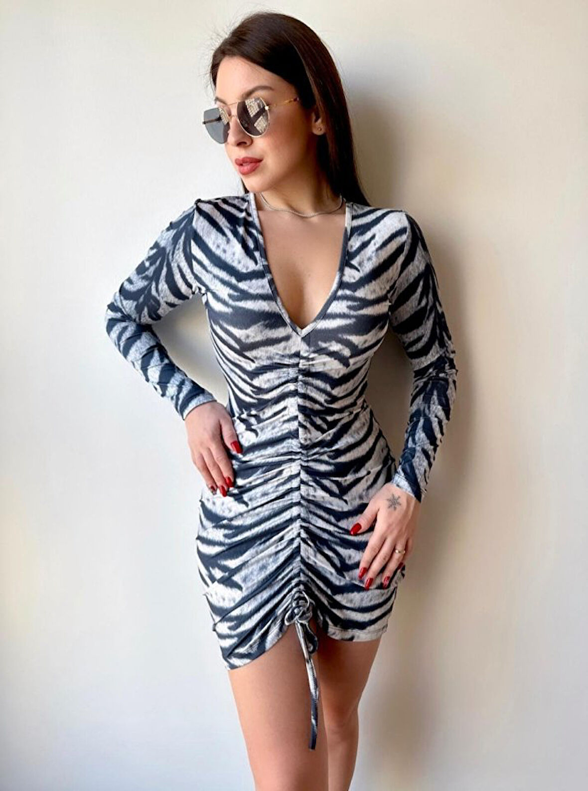 leyla sanat sanata yeni bir bakış açısı Kadın V Yaka önü Asansör Büzgü Detay Fırsat ürün Zebra Mini Elbise