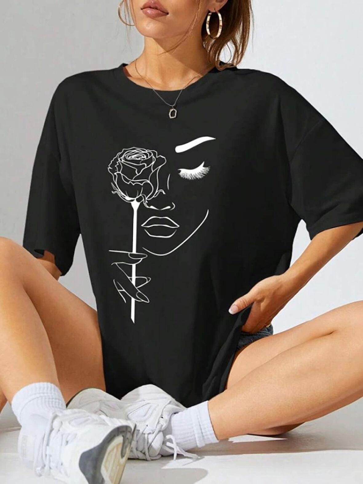 leyla sanat sanata yeni bir bakış açısı Baskılı Oversize T-shirt - Siyah