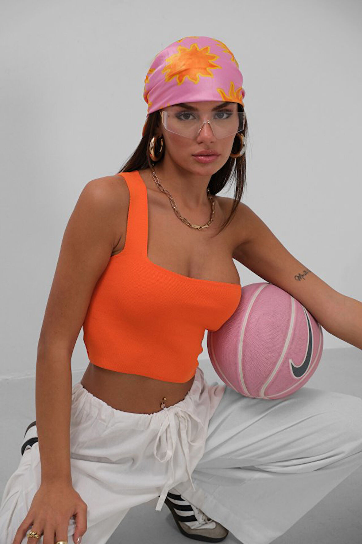 leyla sanat sanata yeni bir bakış açısı Tek Omuz Crop Bluz