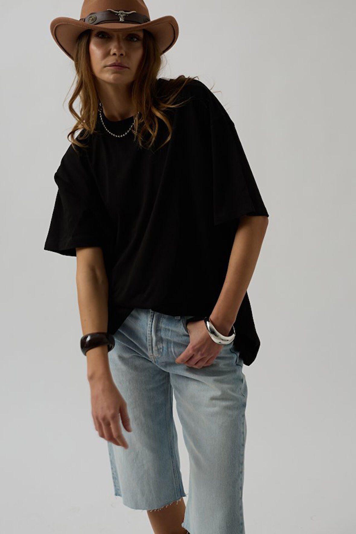 leyla sanat sanata yeni bir bakış açısı Basic Oversize T-Shirt