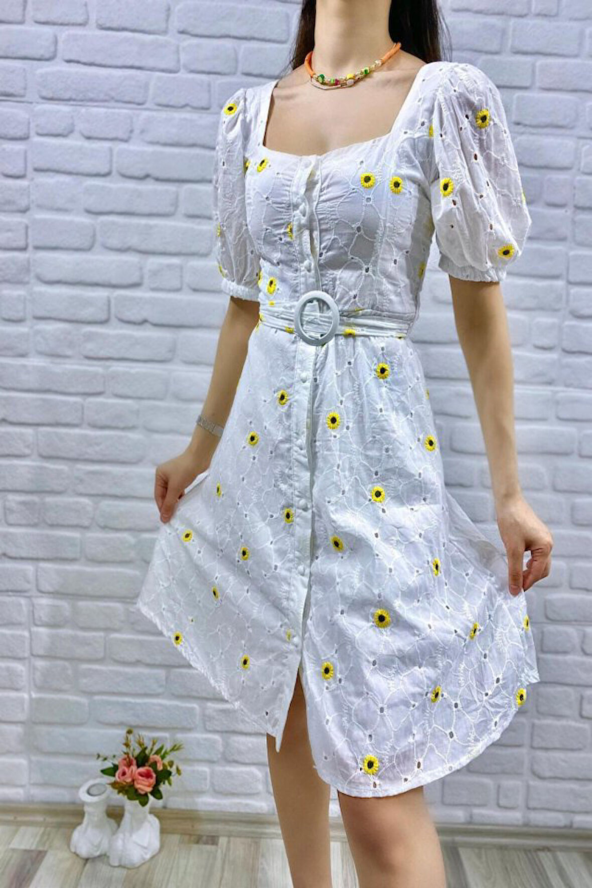 leyla sanat sanata yeni bir bakış açısı Sarı Kemerli Kare Yaka Elbise